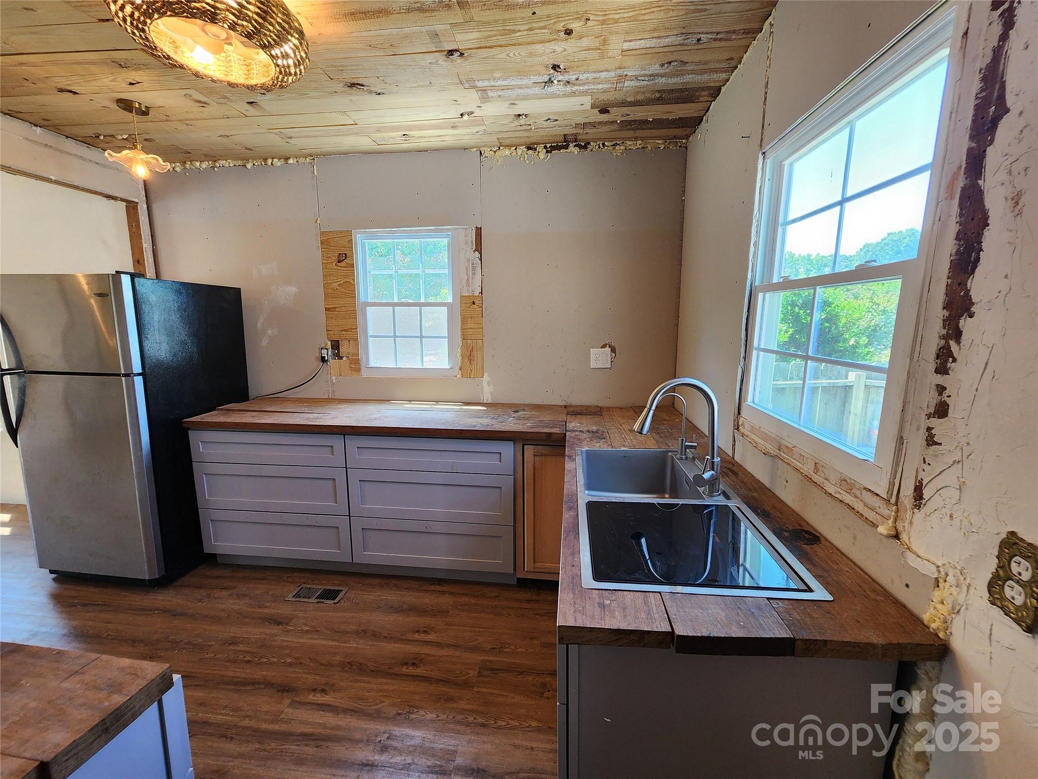 1004 S Ridge Avenue Property Photo 5