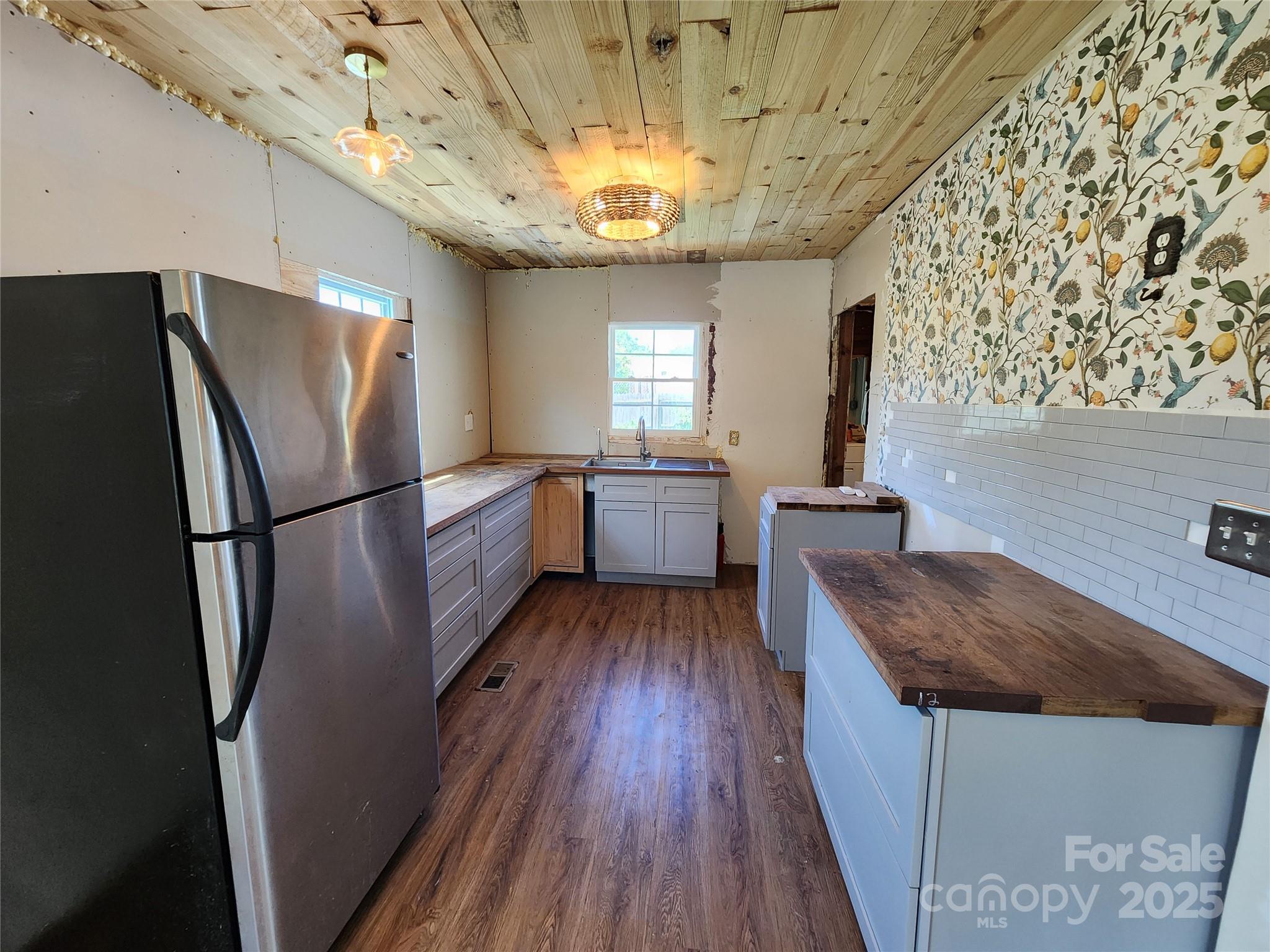 1004 S Ridge Avenue Property Photo 6