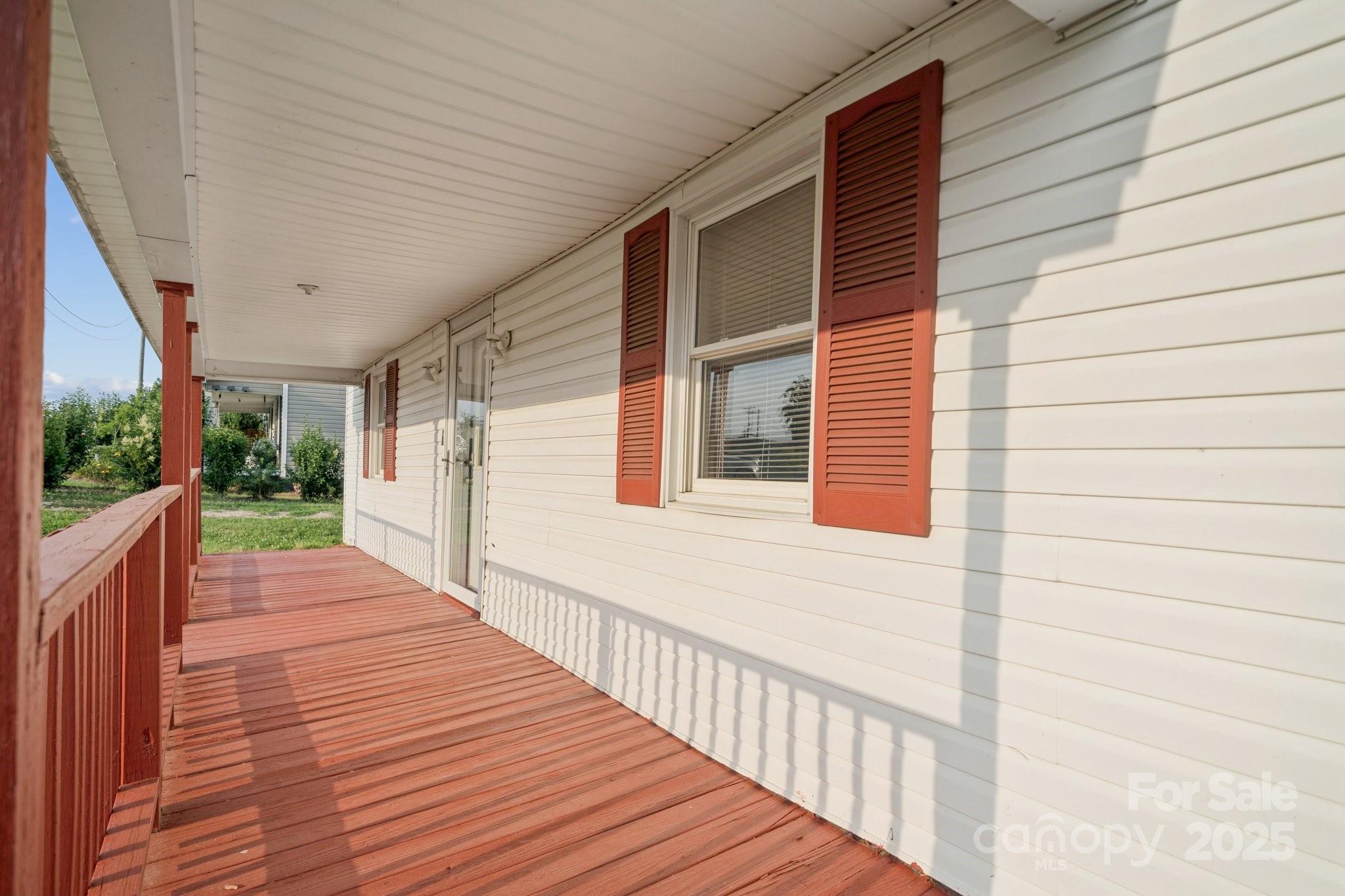 411 S Central Avenue Property Photo 2