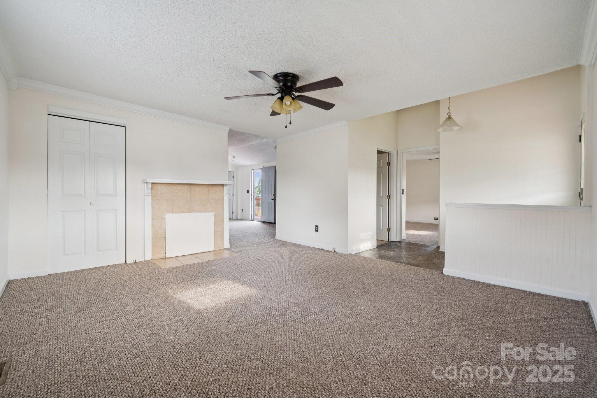 411 S Central Avenue Property Photo 5