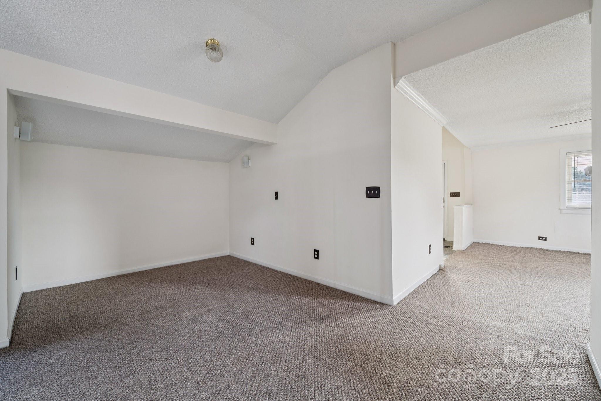 411 S Central Avenue Property Photo 13