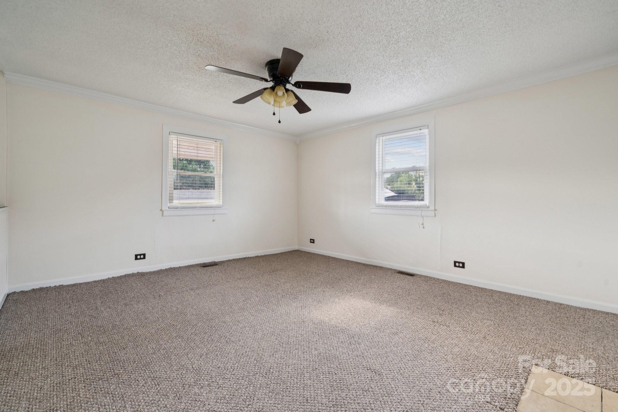 411 S Central Avenue Property Photo 14