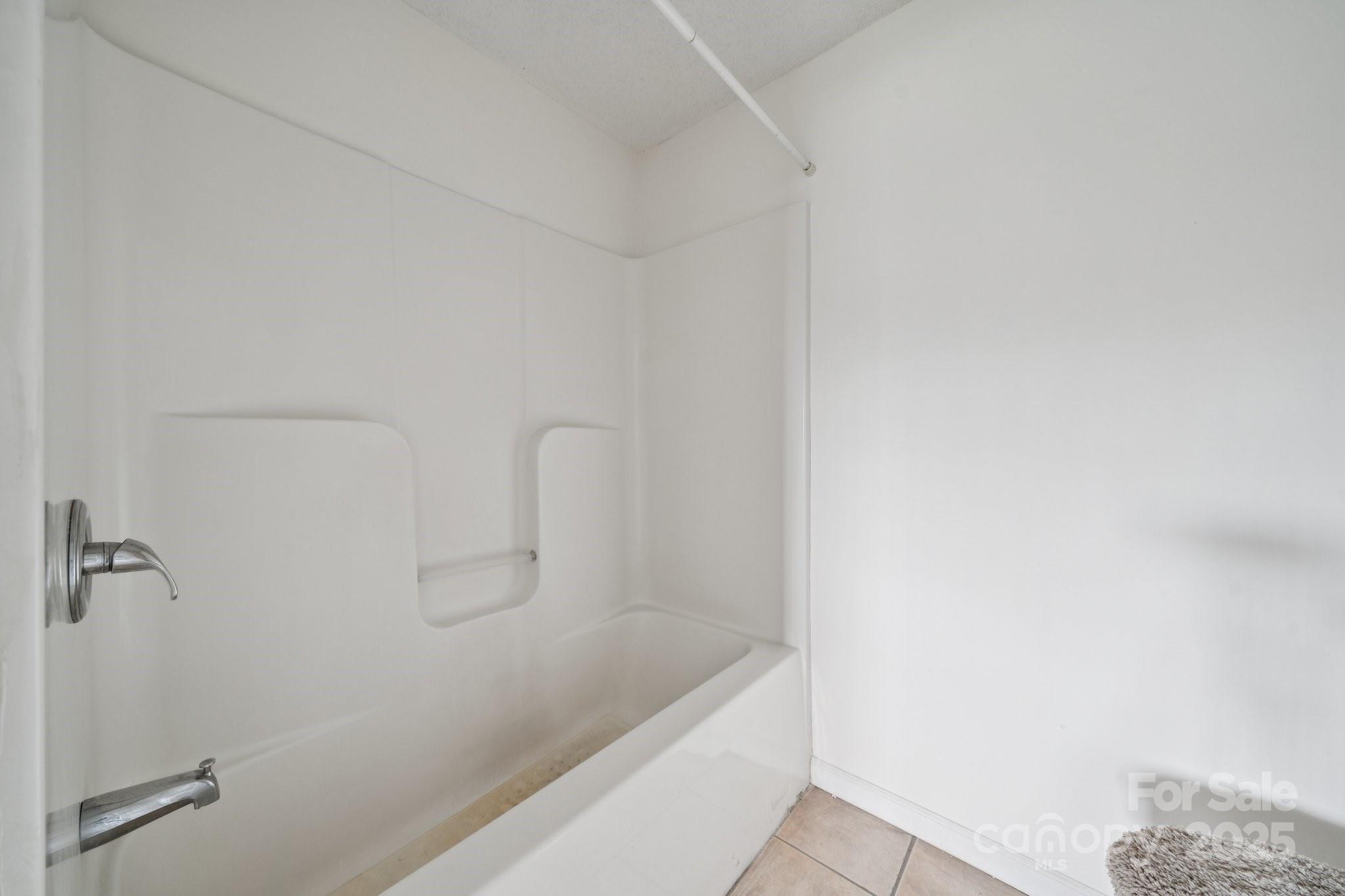 411 S Central Avenue Property Photo 18