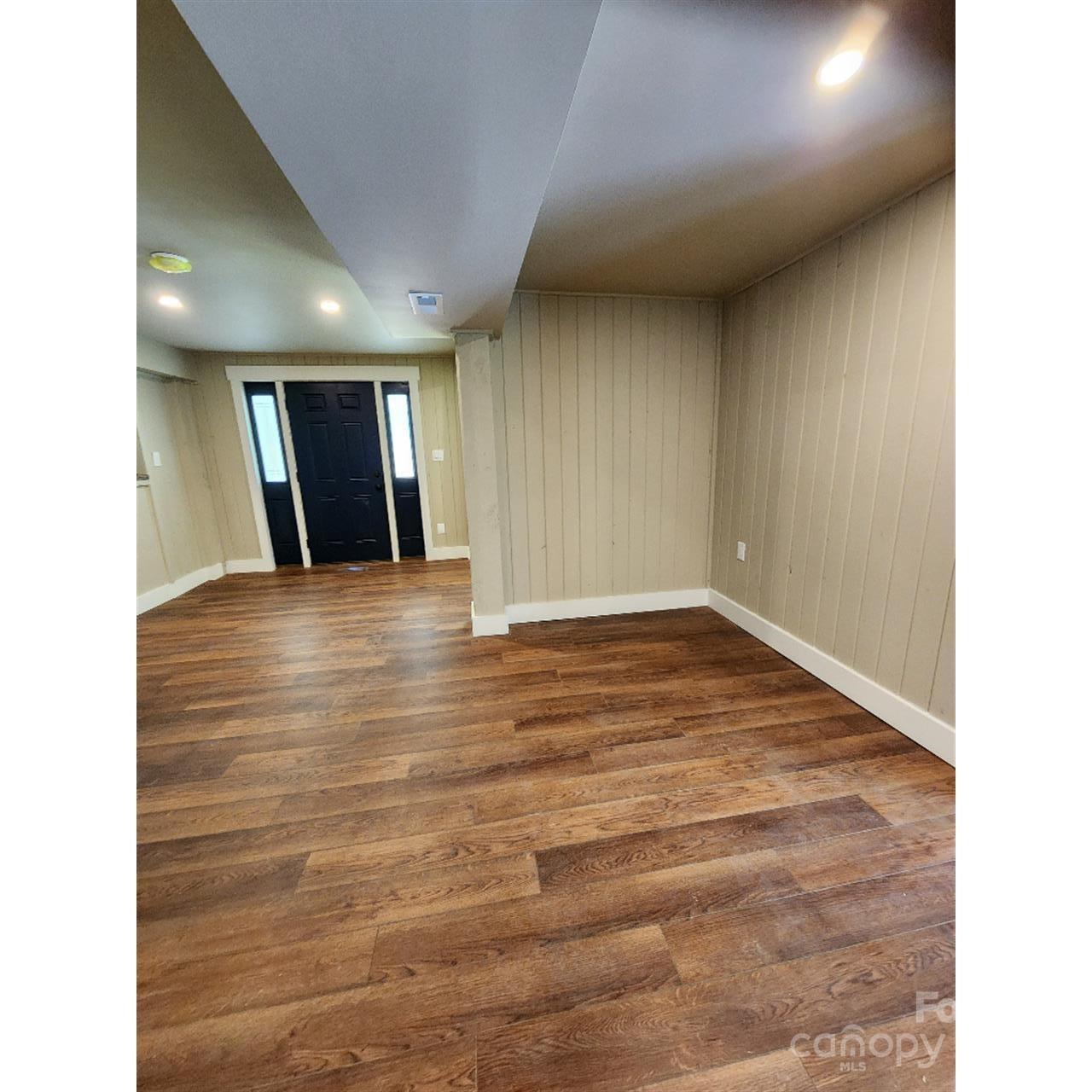 283 Robin Drive Property Photo 3