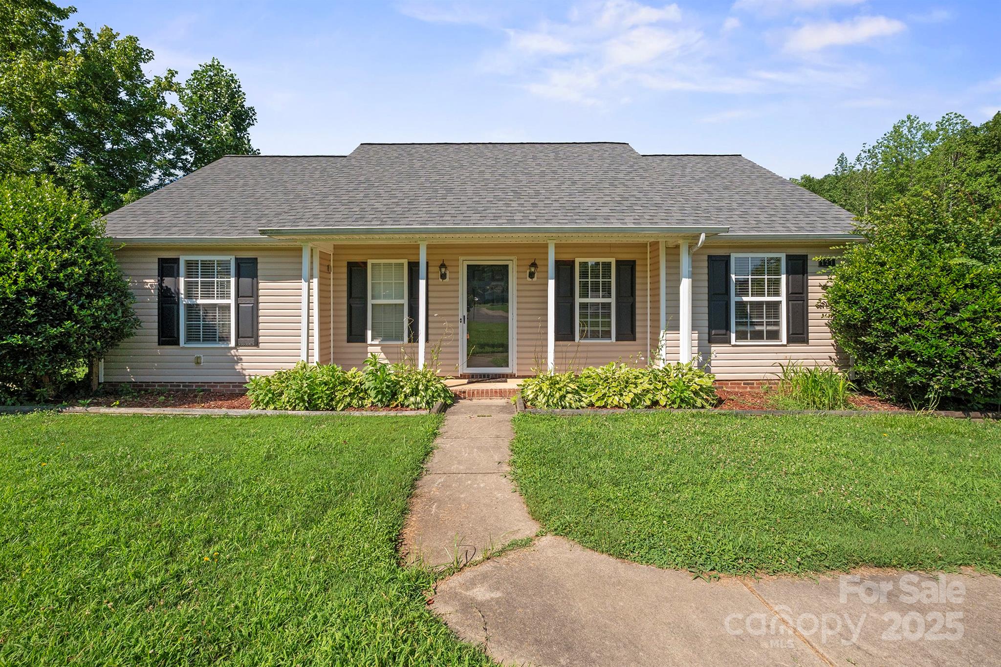 121 Gilcrest Lane Property Photo 1