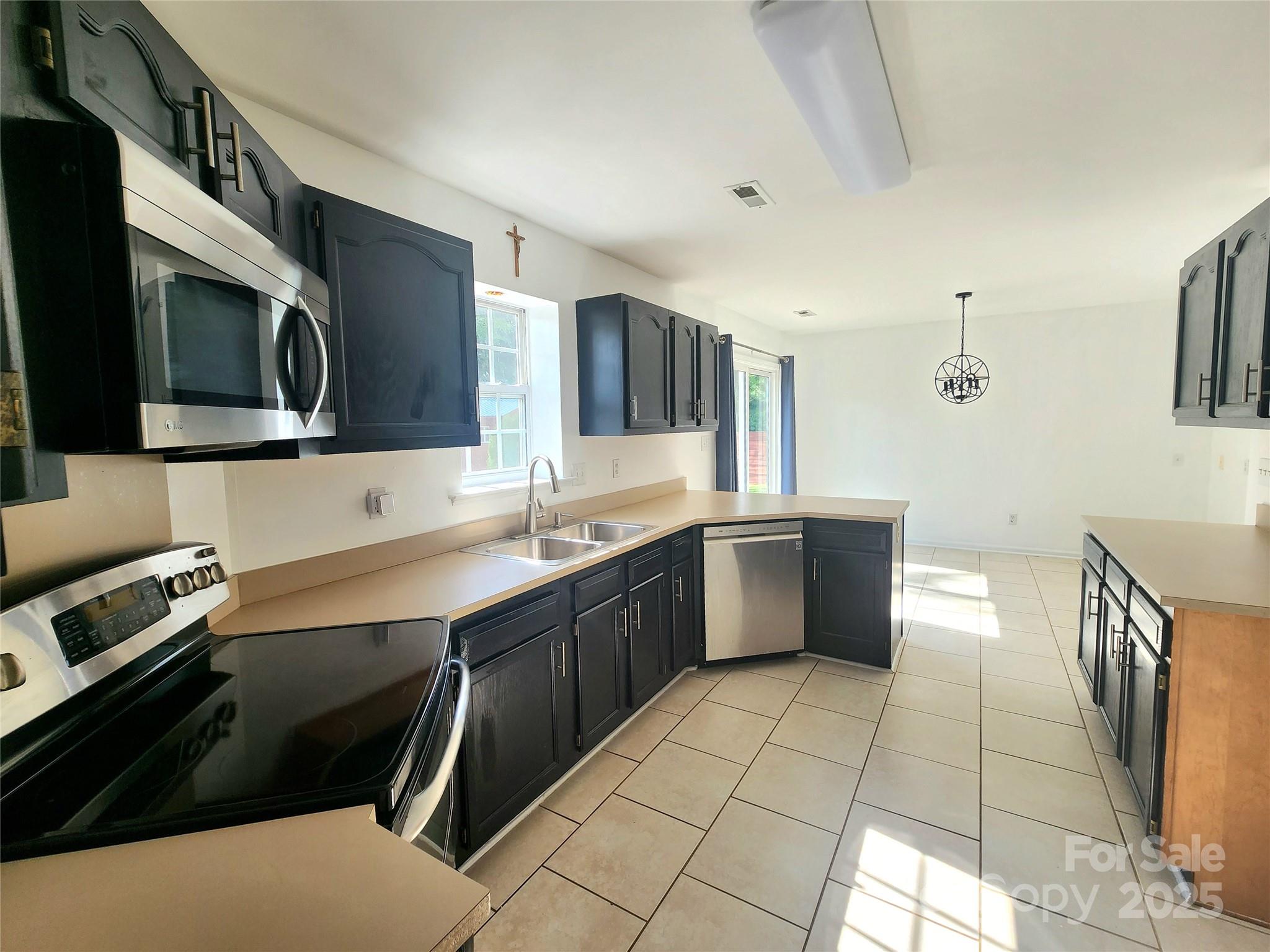 3108 Leicester Drive Property Photo 9