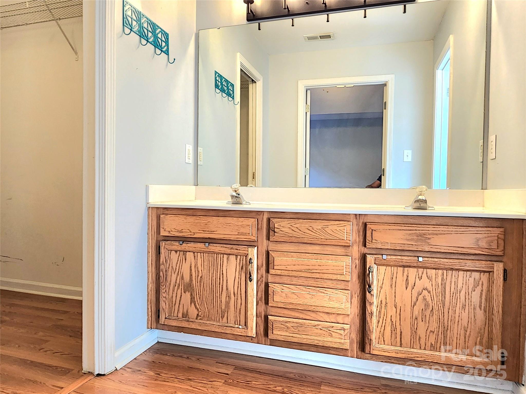 3108 Leicester Drive Property Photo 14