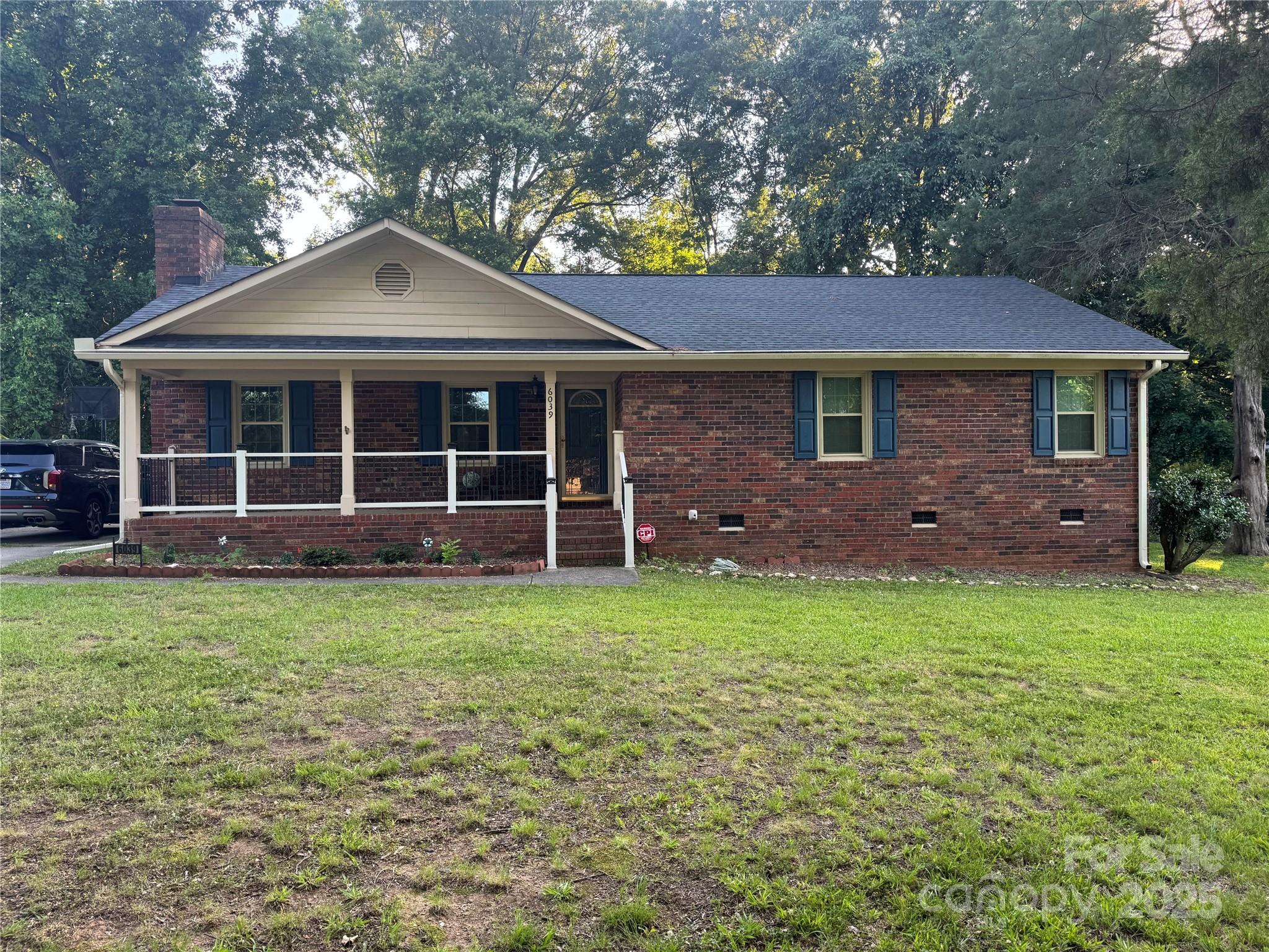 6039 Donna Drive Property Photo 1