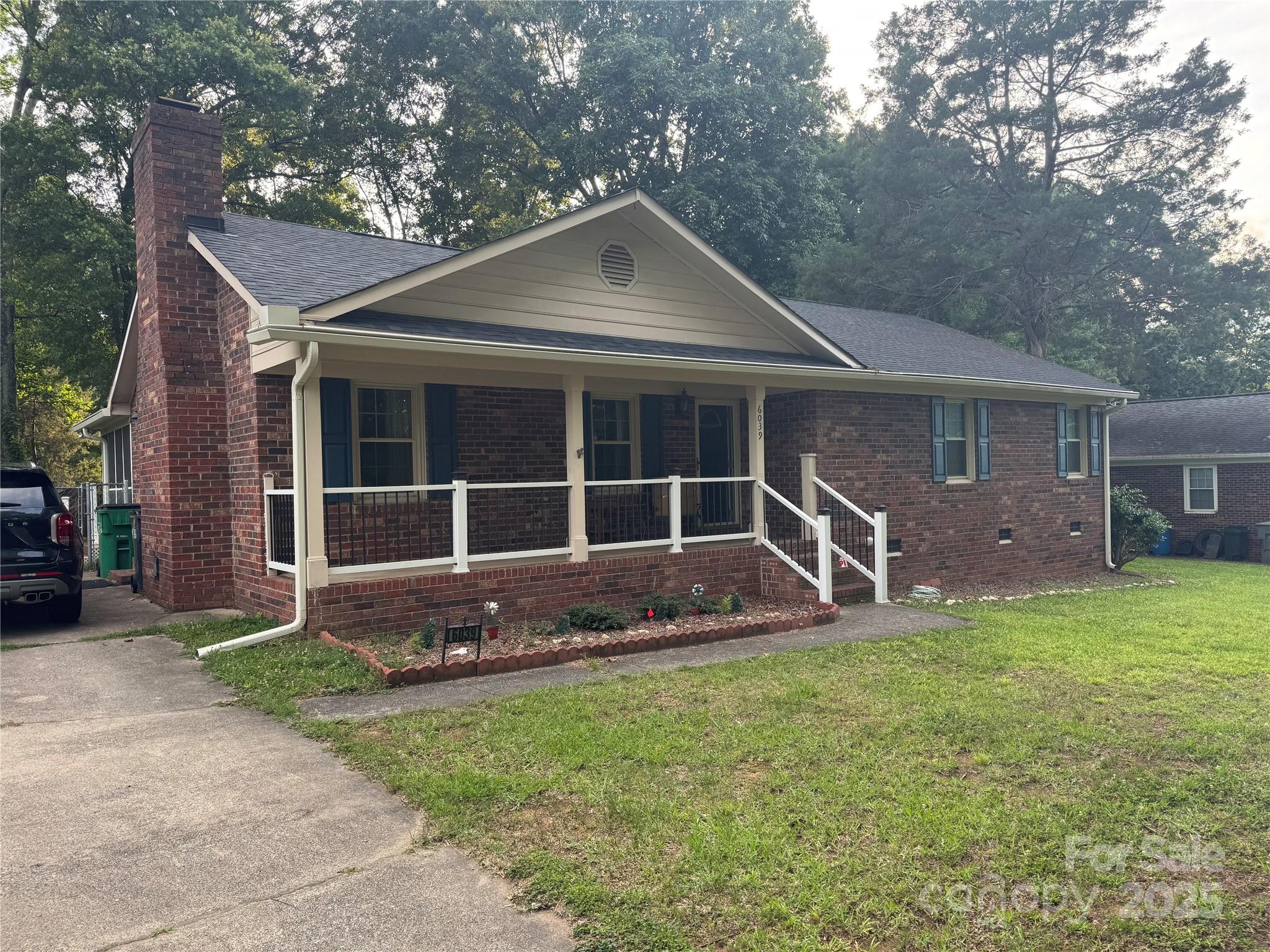 6039 Donna Drive Property Photo 2