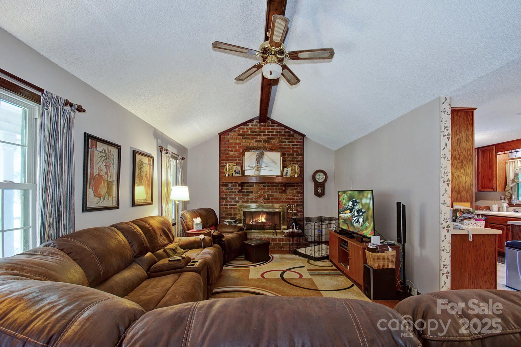6039 Donna Drive Property Photo 3