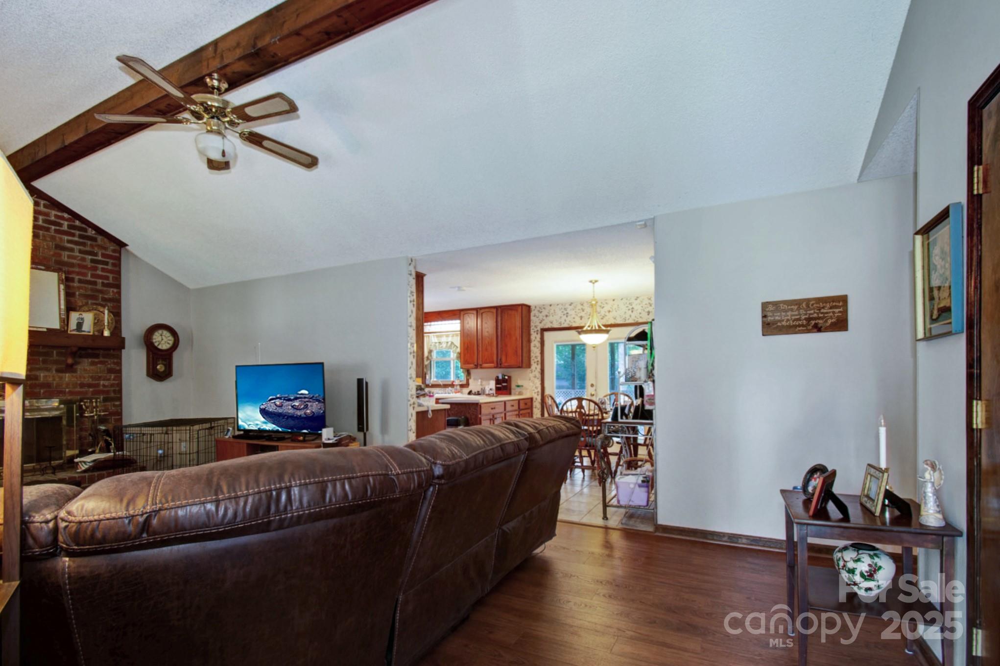 6039 Donna Drive Property Photo 4