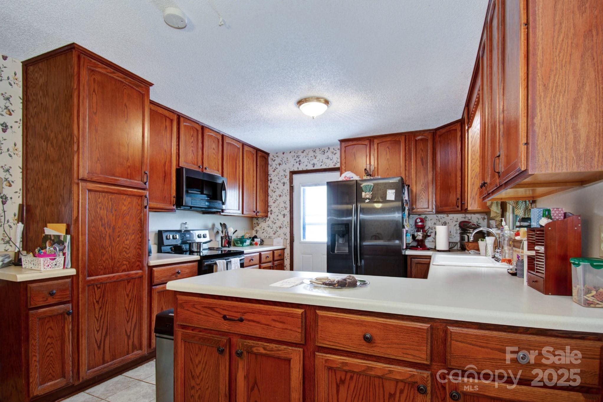 6039 Donna Drive Property Photo 6