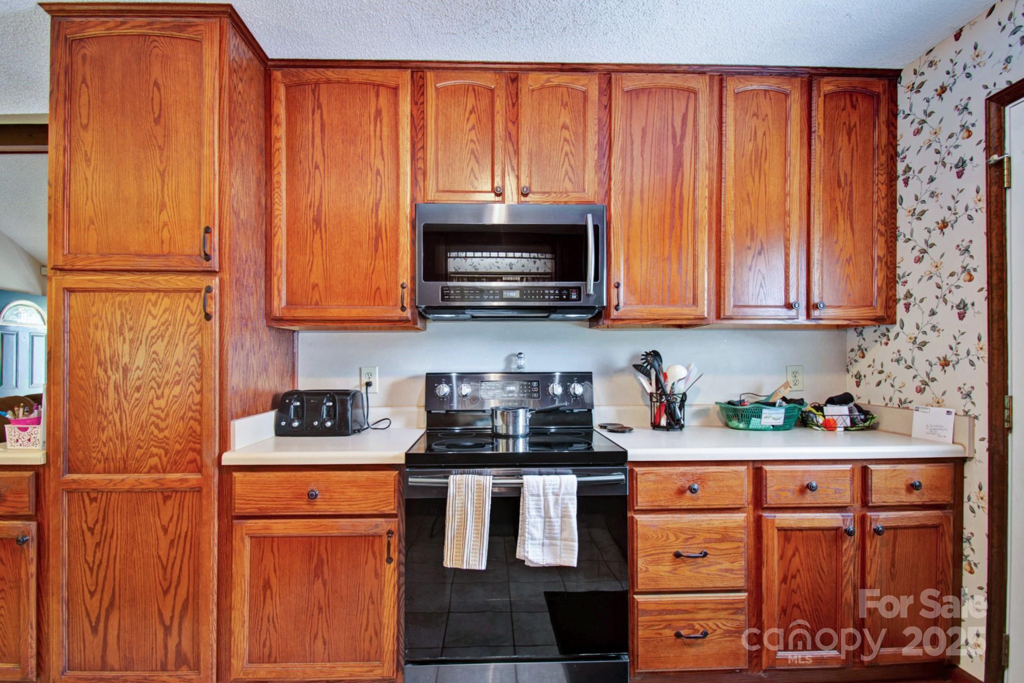 6039 Donna Drive Property Photo 8
