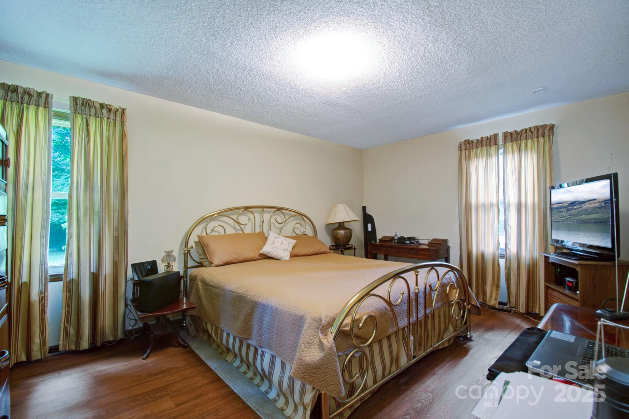 6039 Donna Drive Property Photo 10