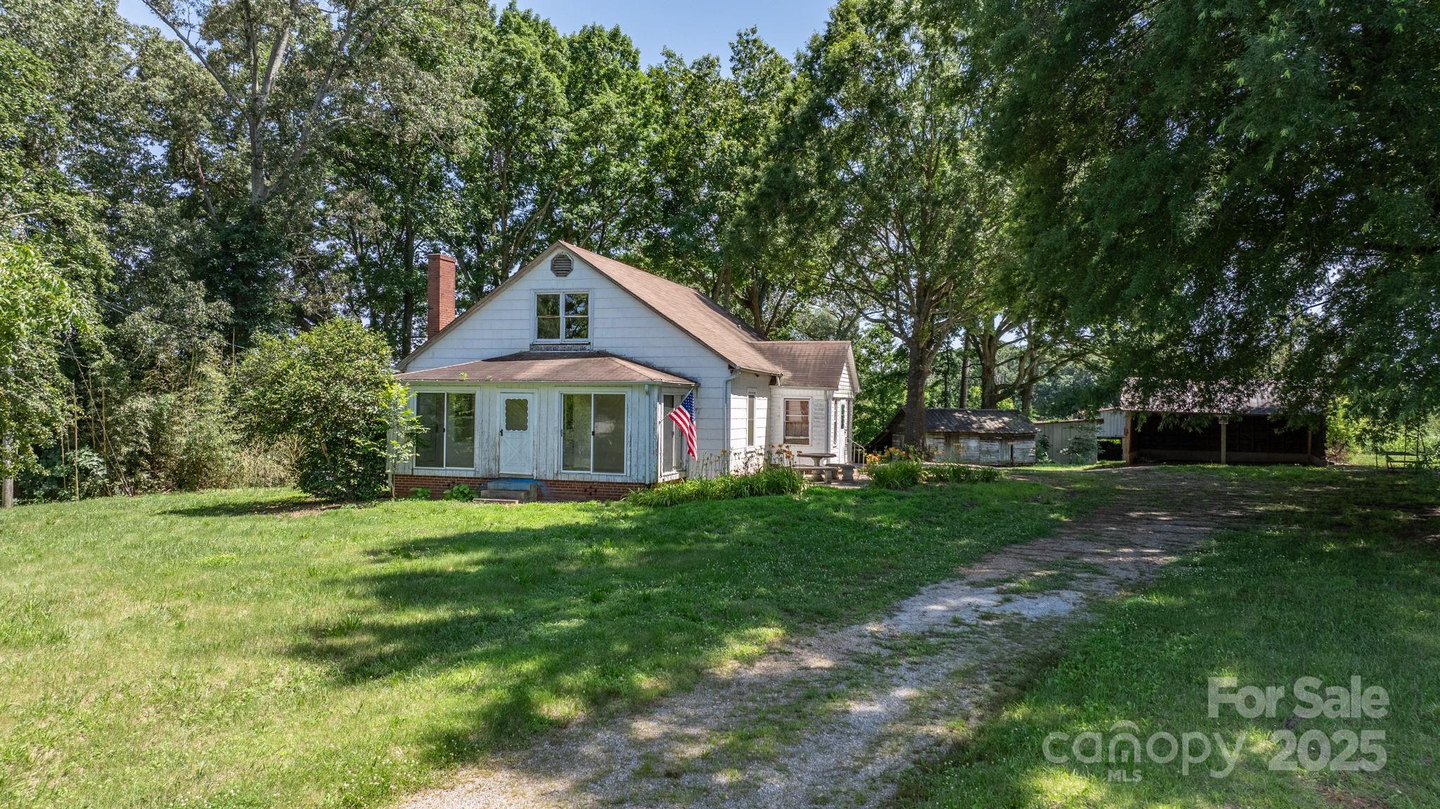5560 Springs Road Property Photo 1