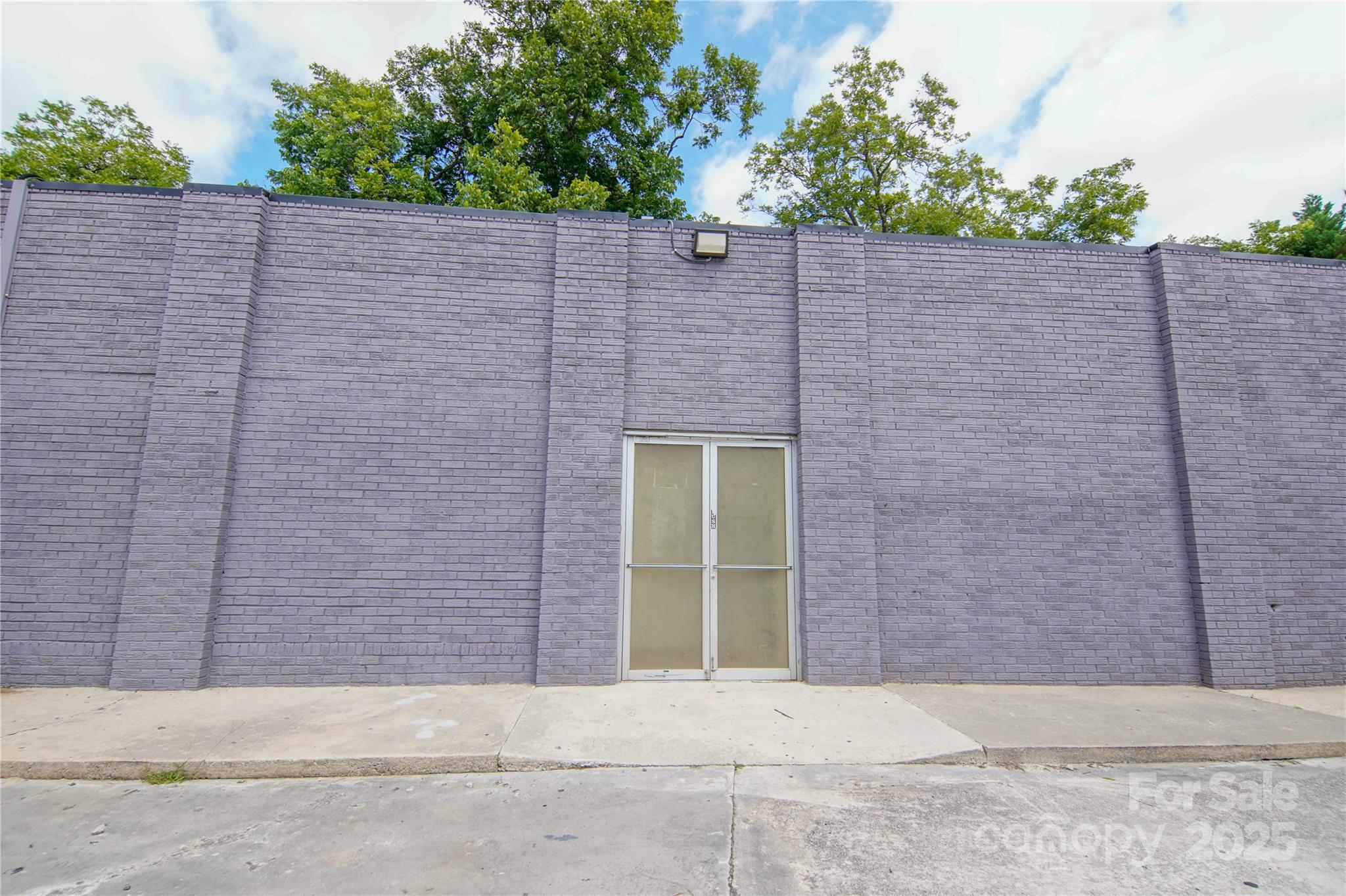 192 Columbia Street Property Photo 3