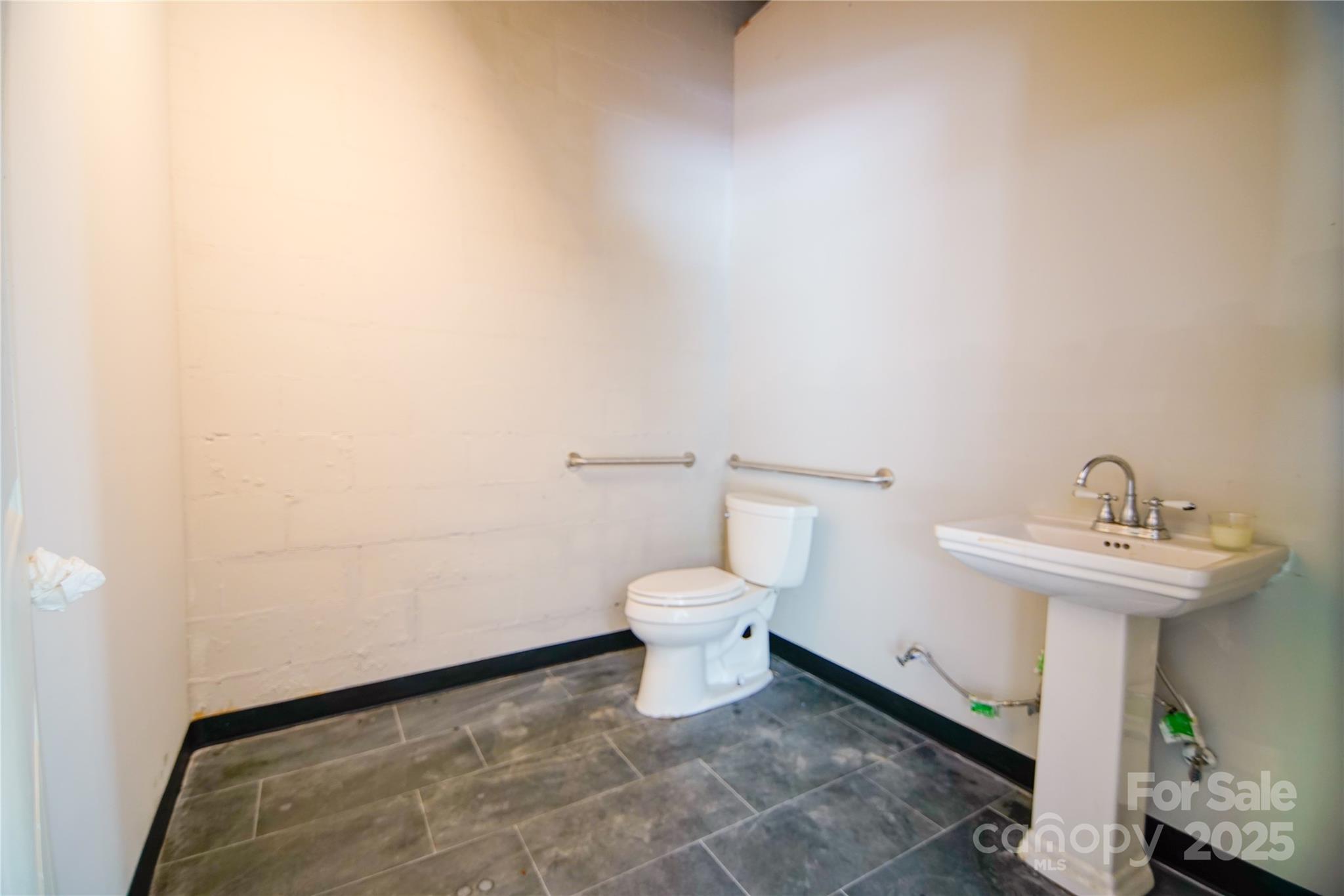 192 Columbia Street Property Photo 28