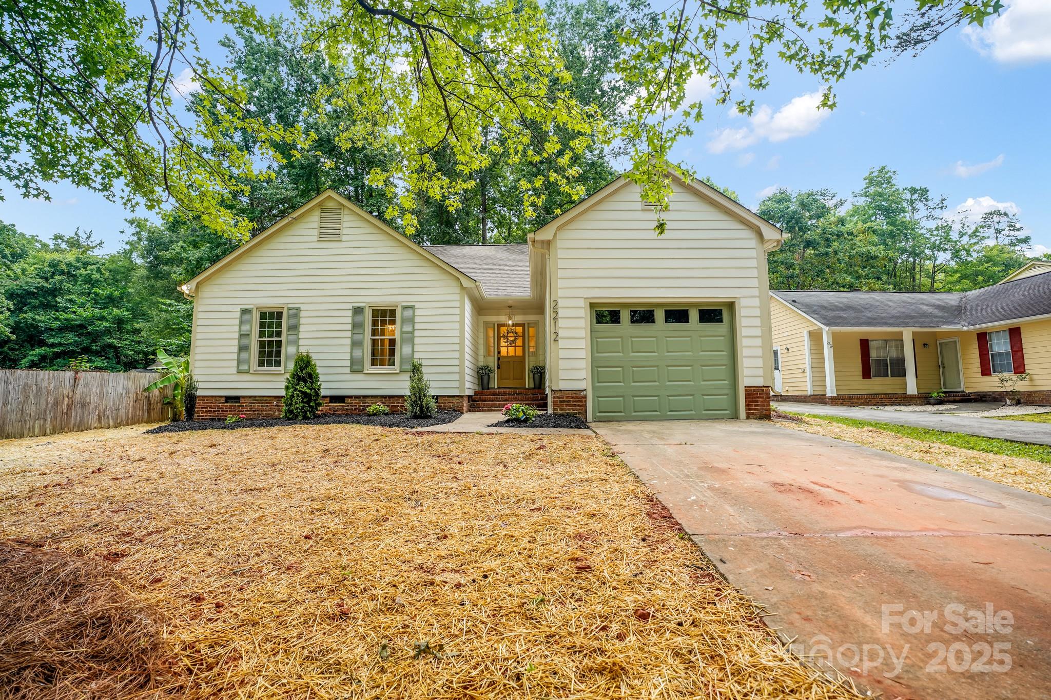 2212 Pinebrook Circle Property Photo 2