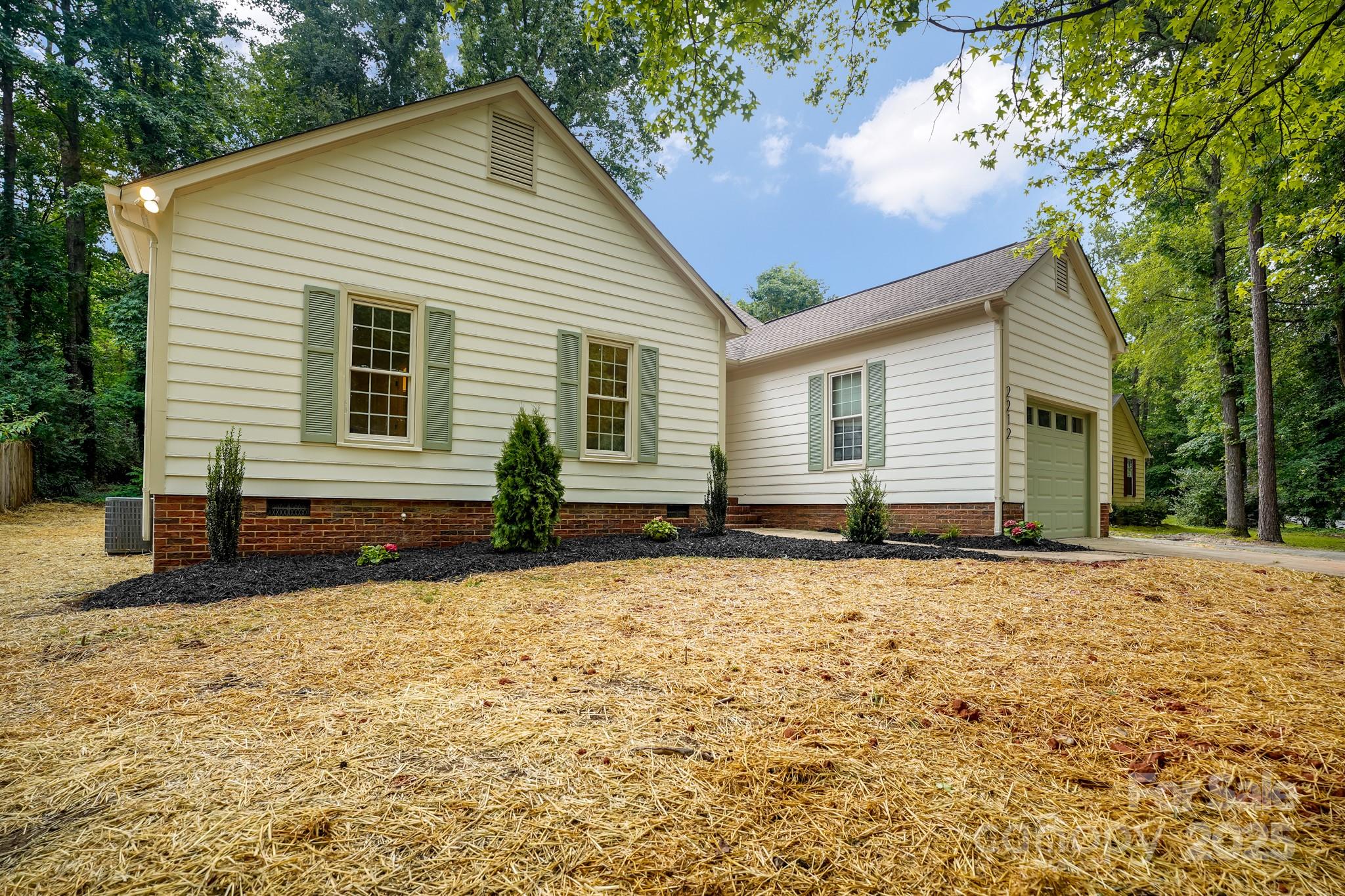 2212 Pinebrook Circle Property Photo 3