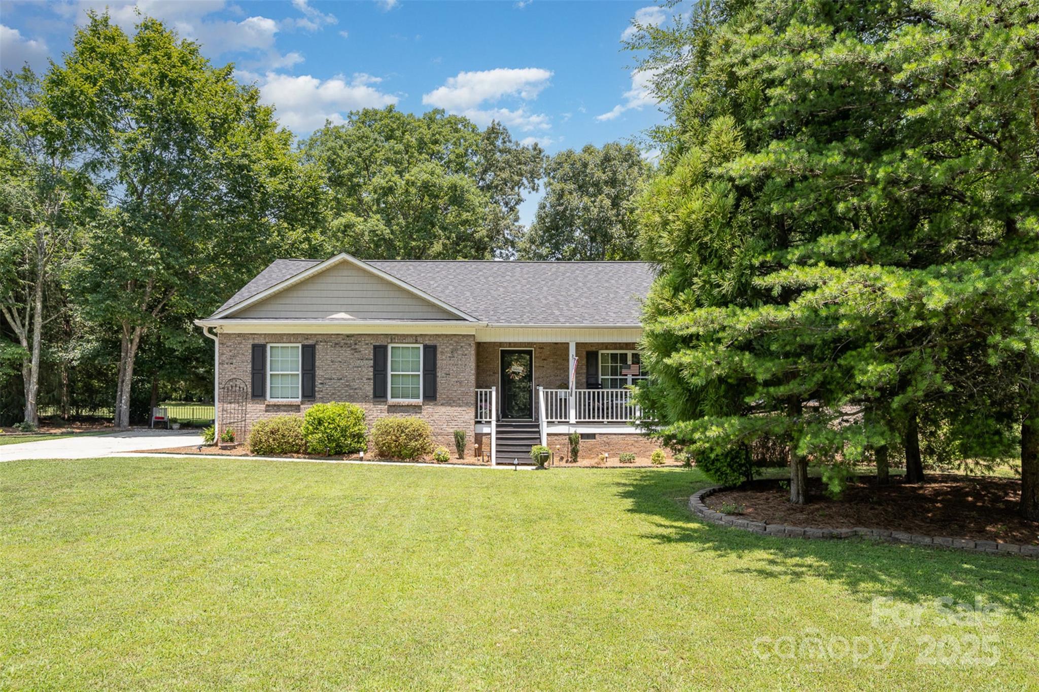551 Sand Trap Drive Property Photo 1