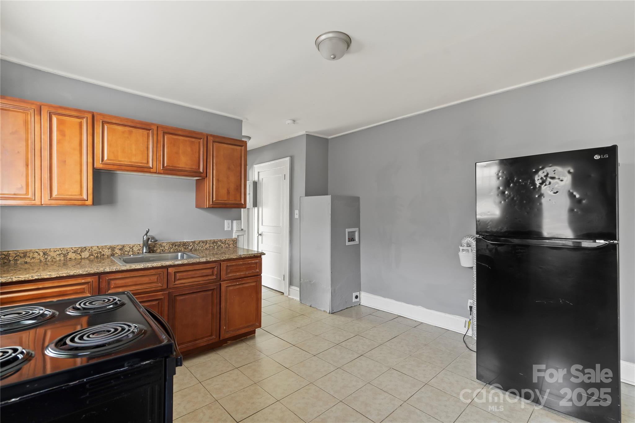 921 N Jackson Street Property Photo 3