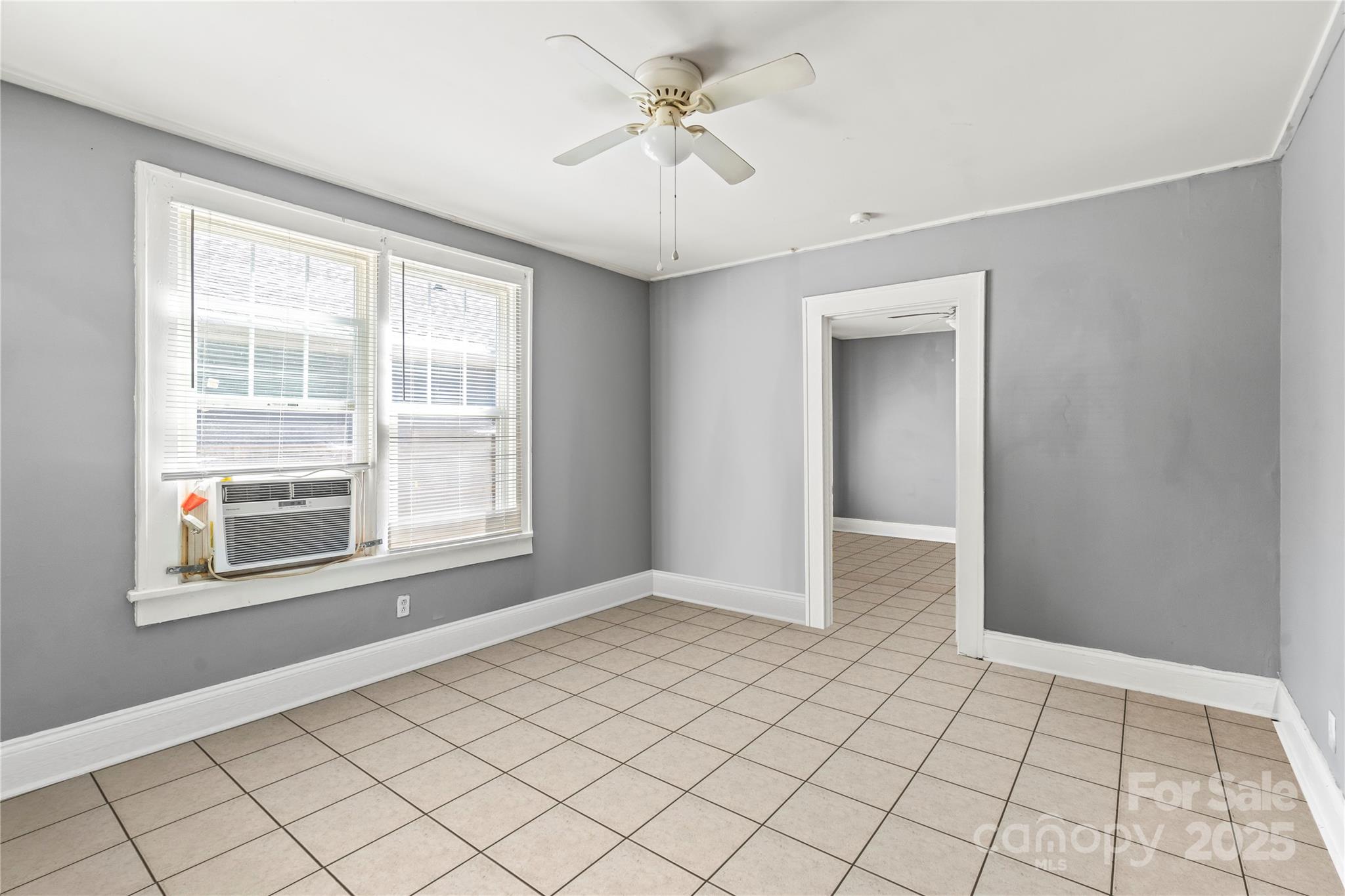 921 N Jackson Street Property Photo 6