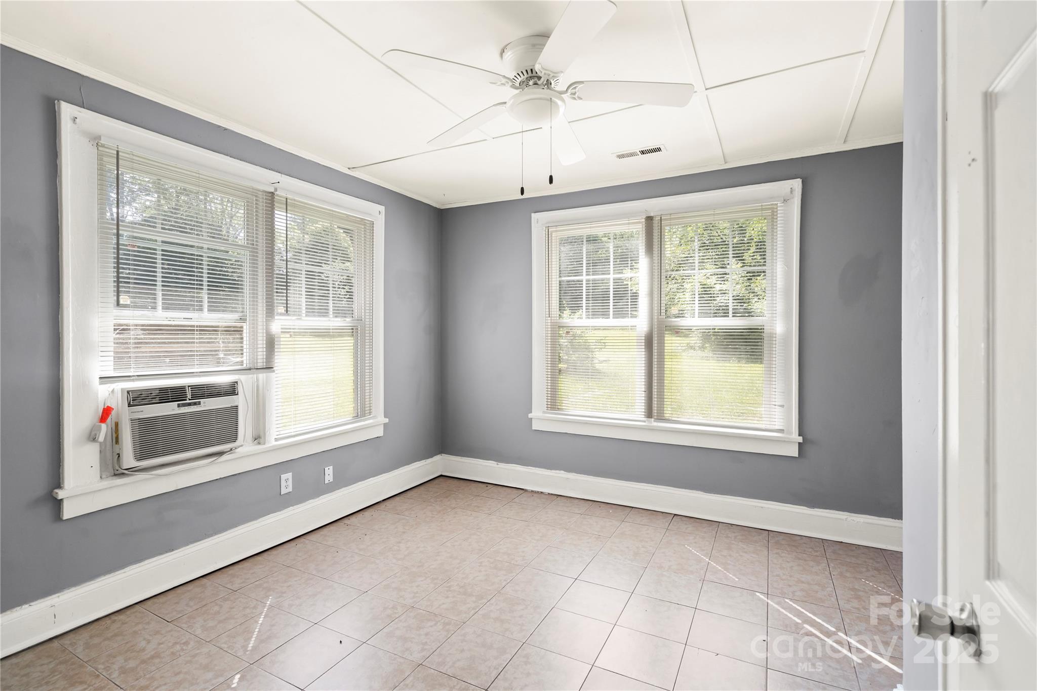 921 N Jackson Street Property Photo 7