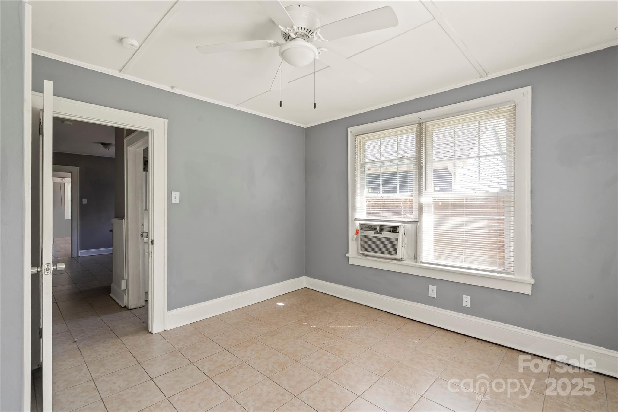 921 N Jackson Street Property Photo 8