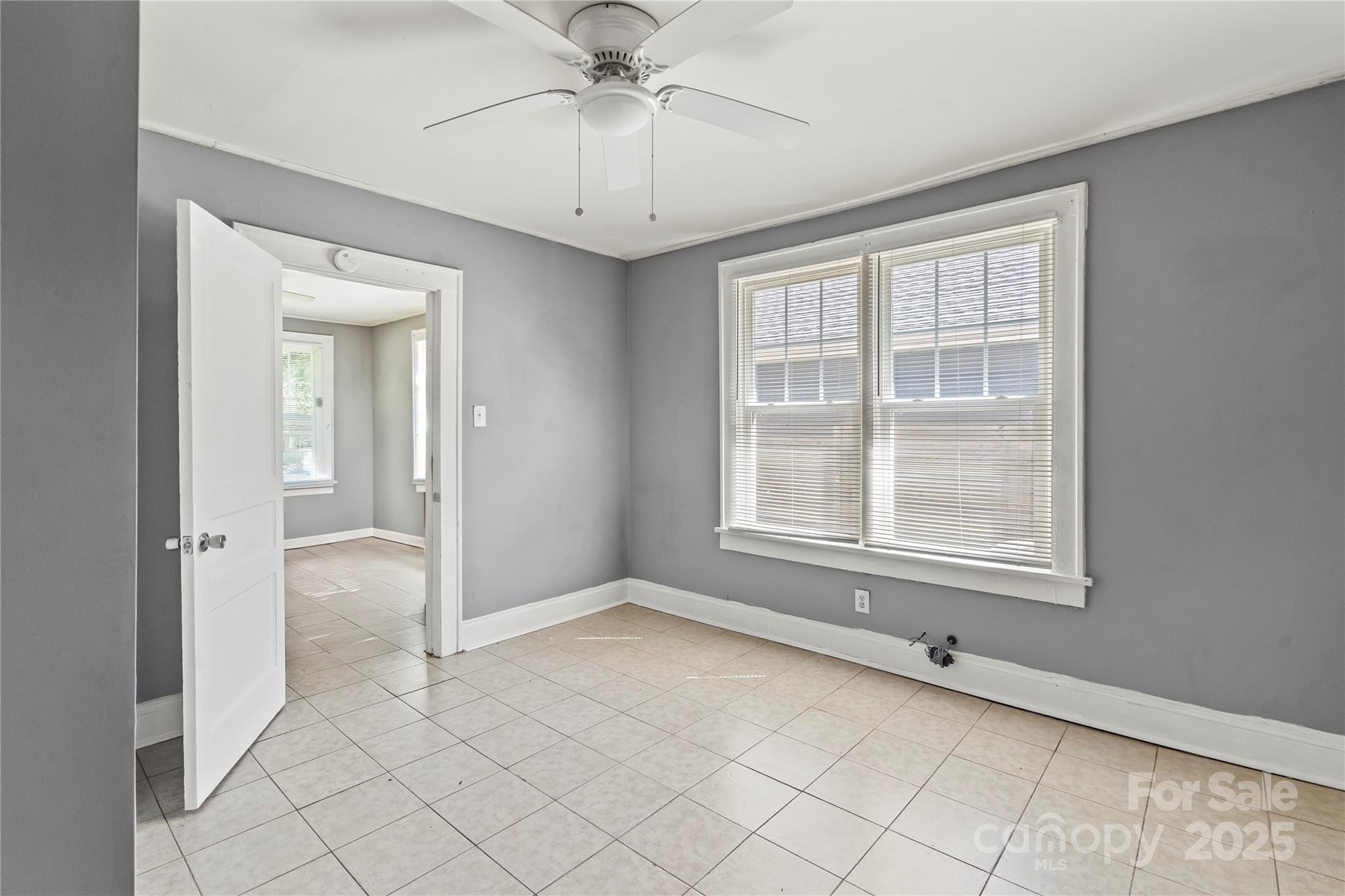 921 N Jackson Street Property Photo 10