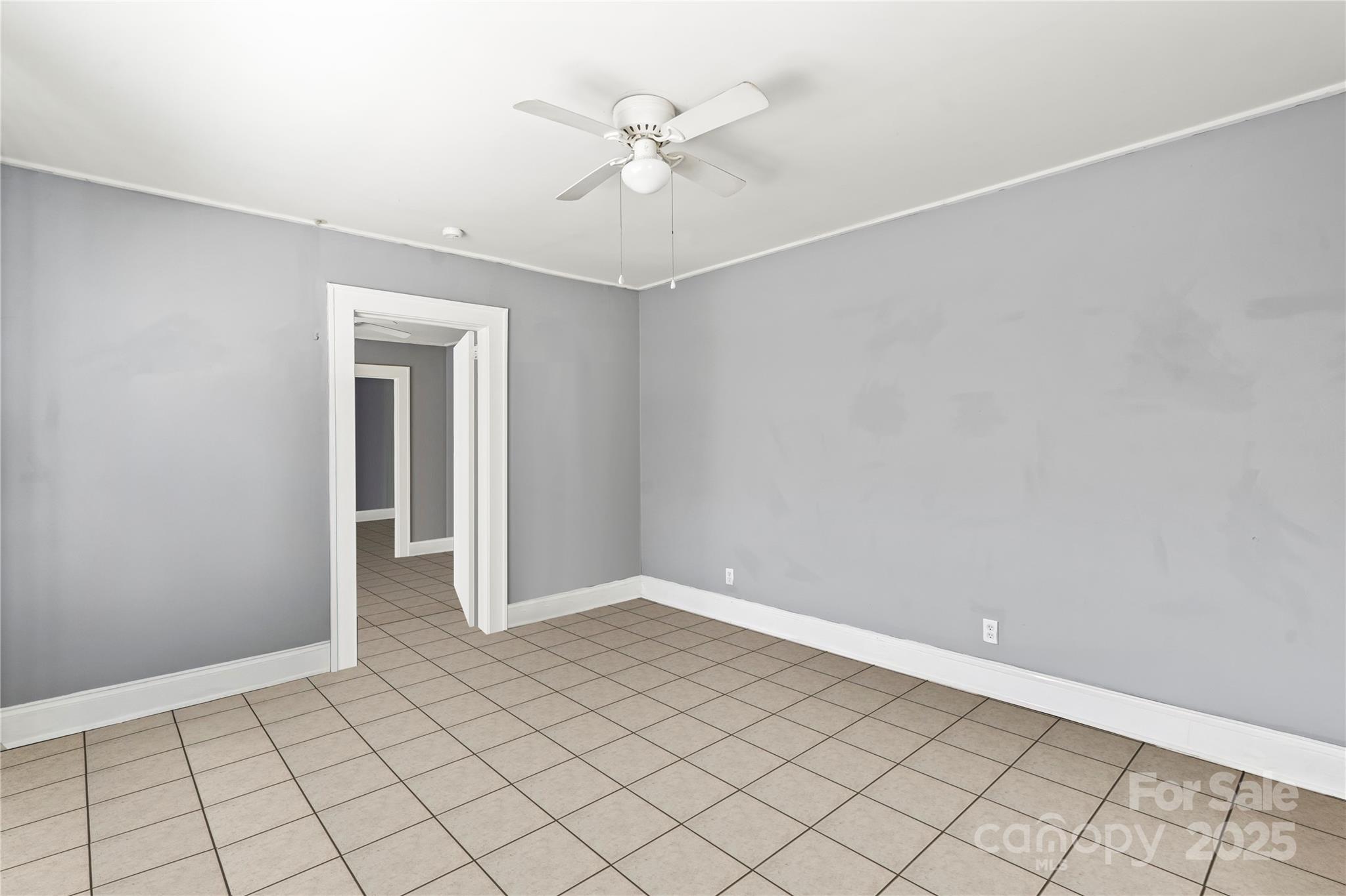 921 N Jackson Street Property Photo 12