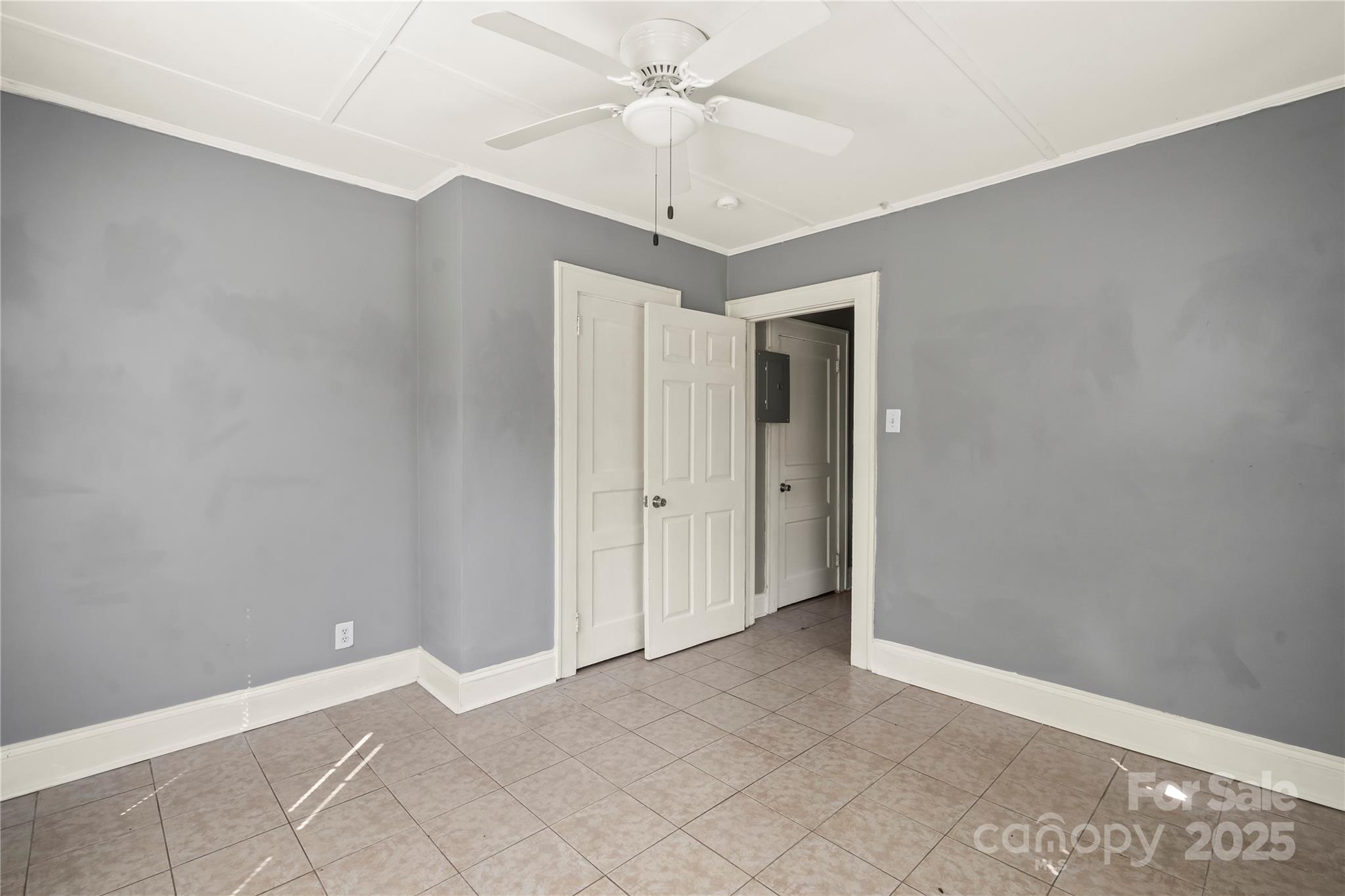 921 N Jackson Street Property Photo 14