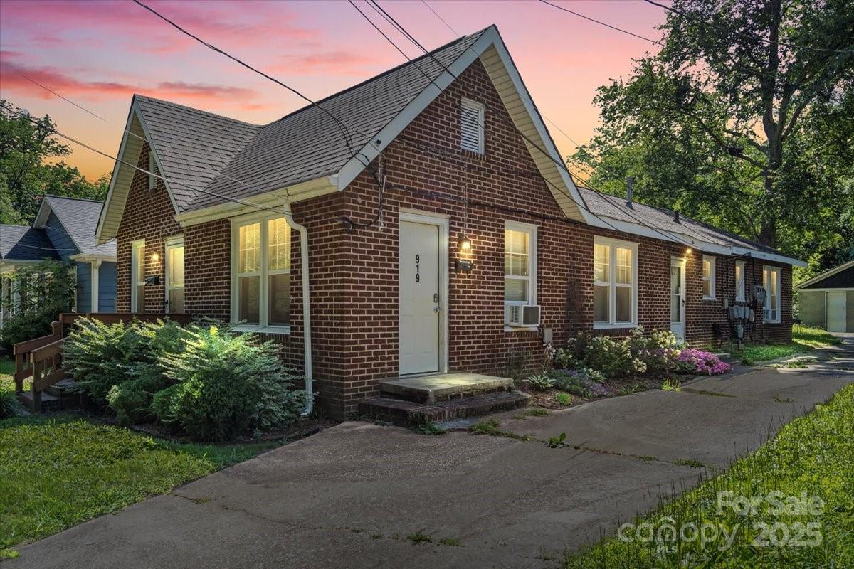 921 N Jackson Street Property Photo 15