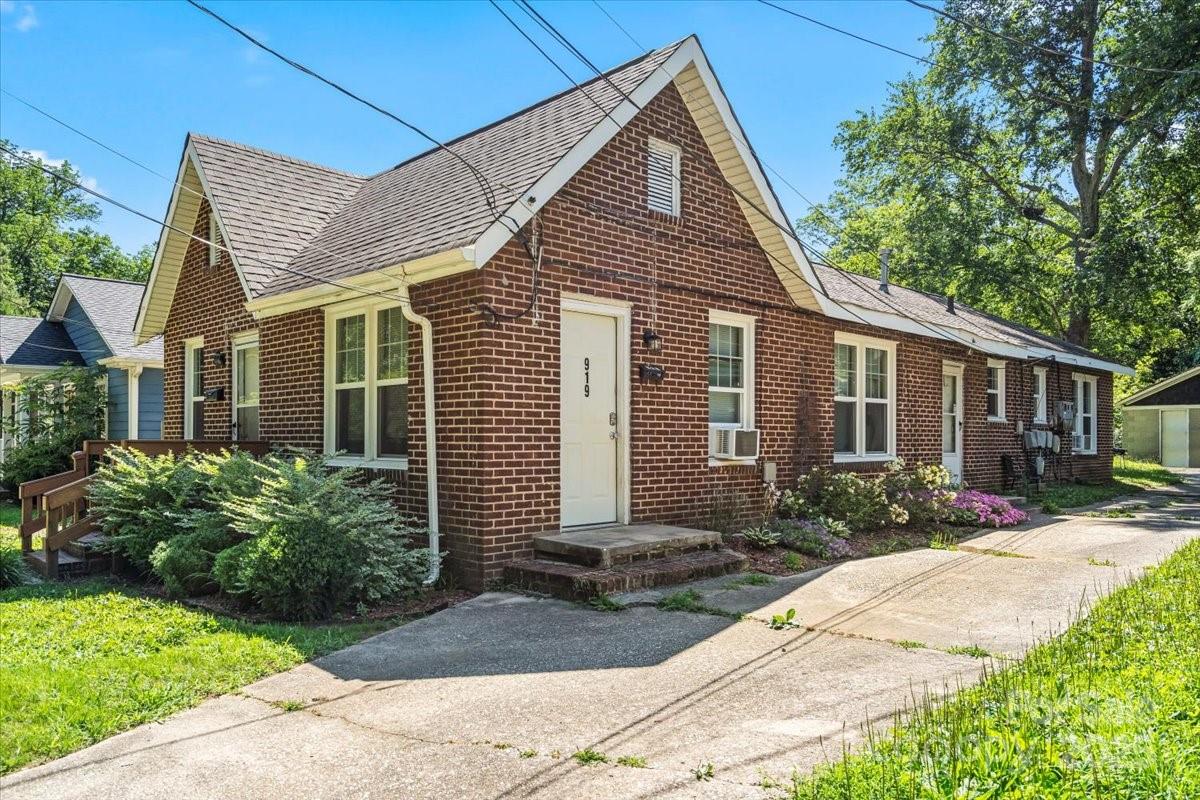 921 N Jackson Street Property Photo 16