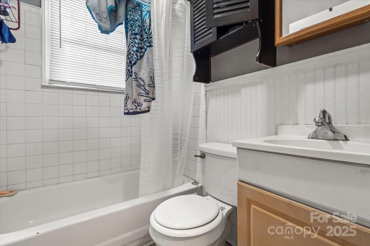 921 N Jackson Street Property Photo 23