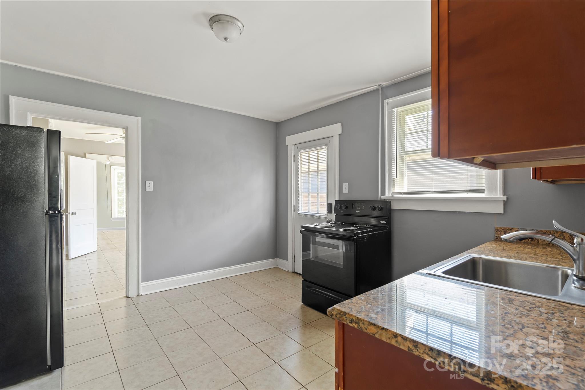 921 N Jackson Street Property Photo 24
