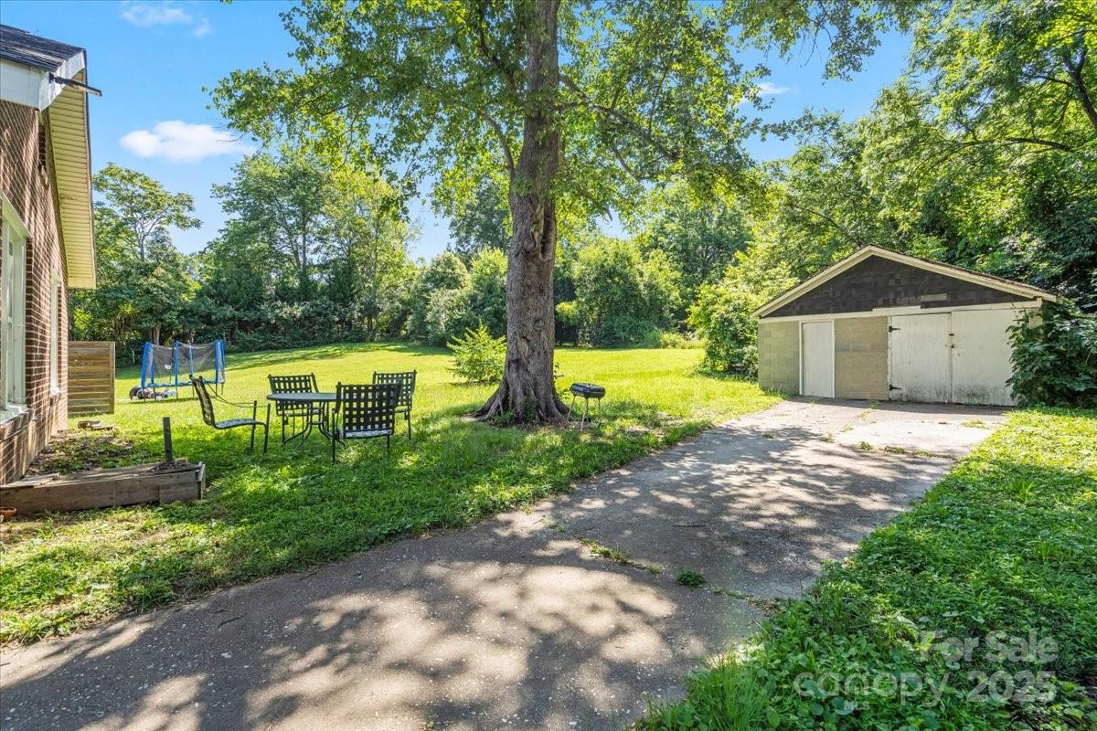 921 N Jackson Street Property Photo 27