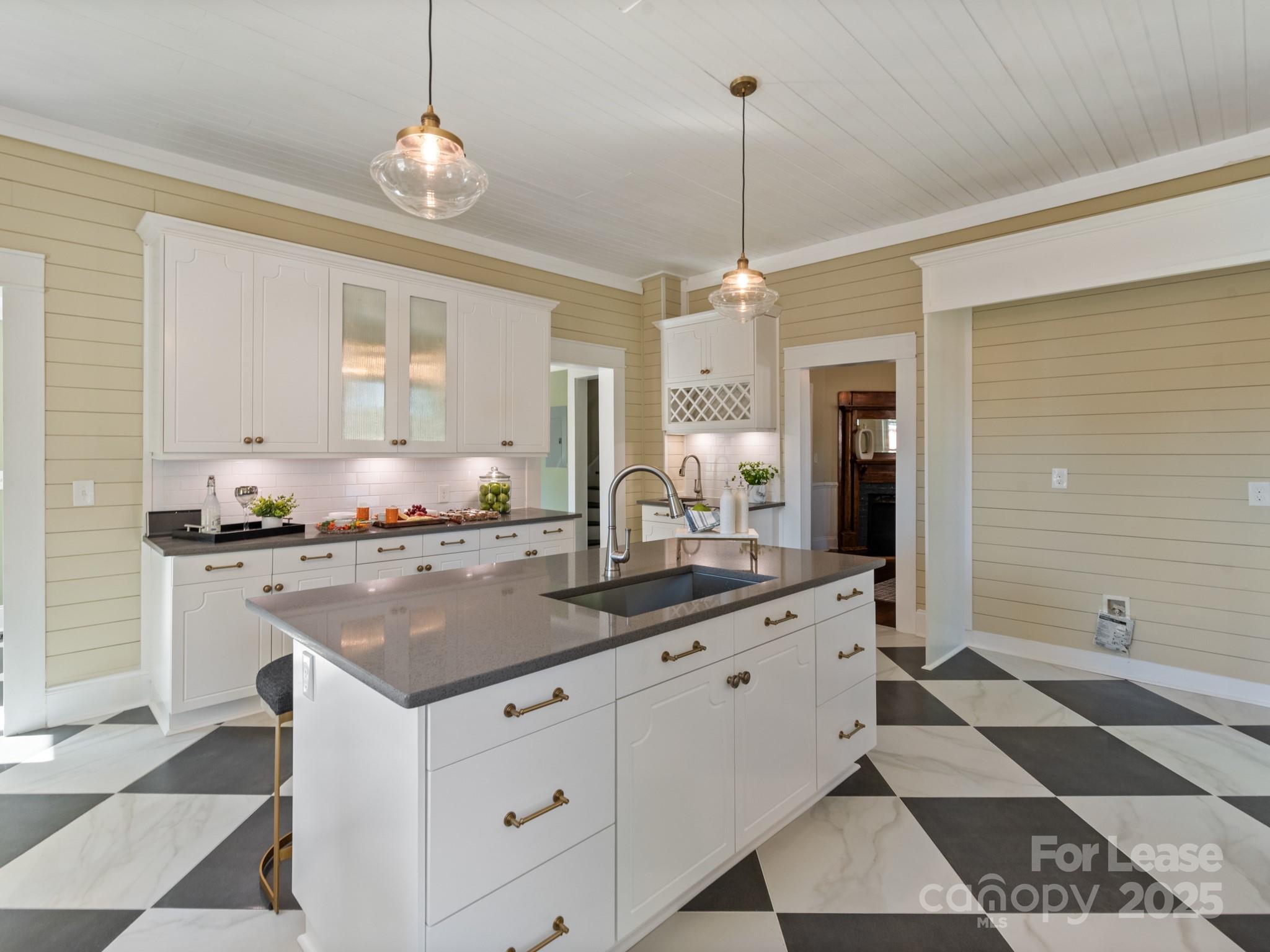 402 S Chester Street Property Photo 25