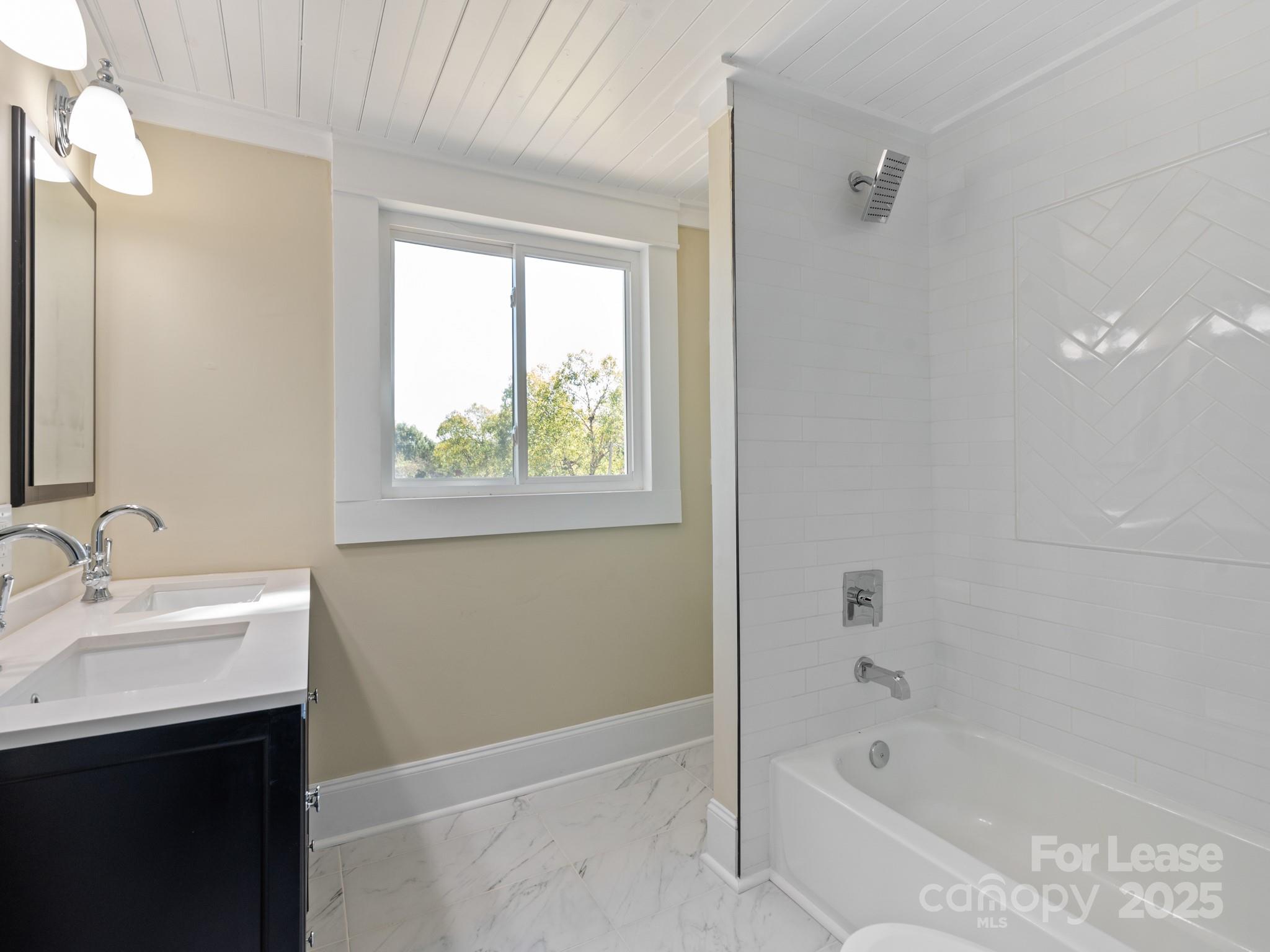 402 S Chester Street Property Photo 40