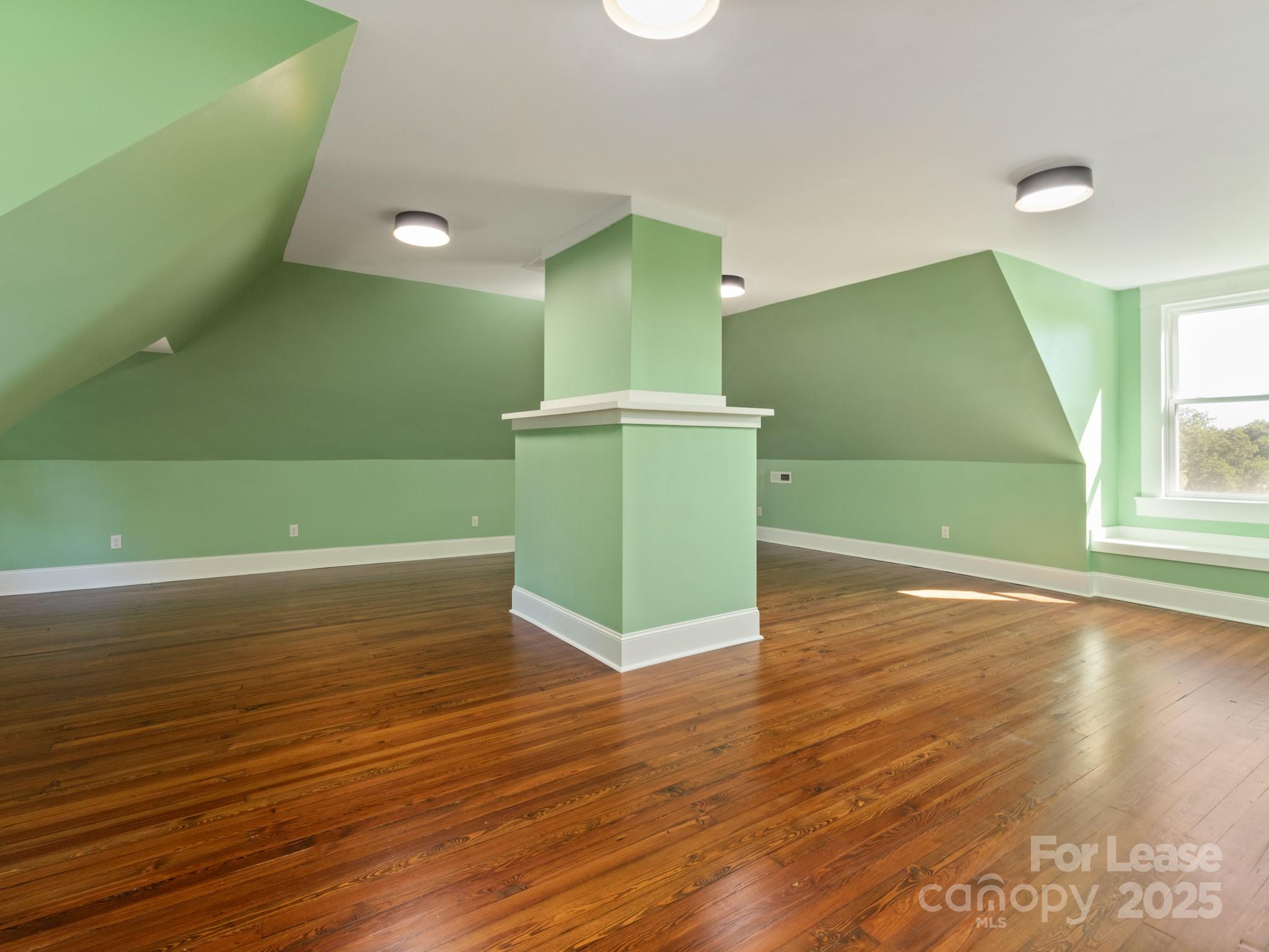 402 S Chester Street Property Photo 43