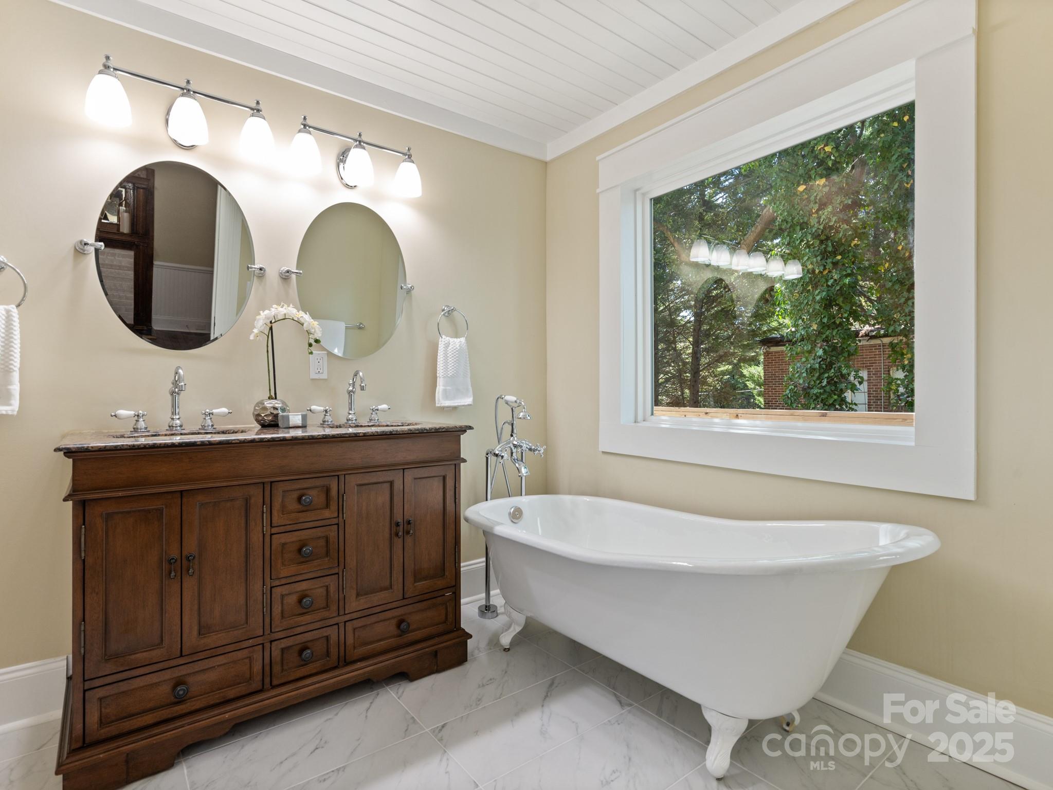402 S Chester Street Property Photo 15