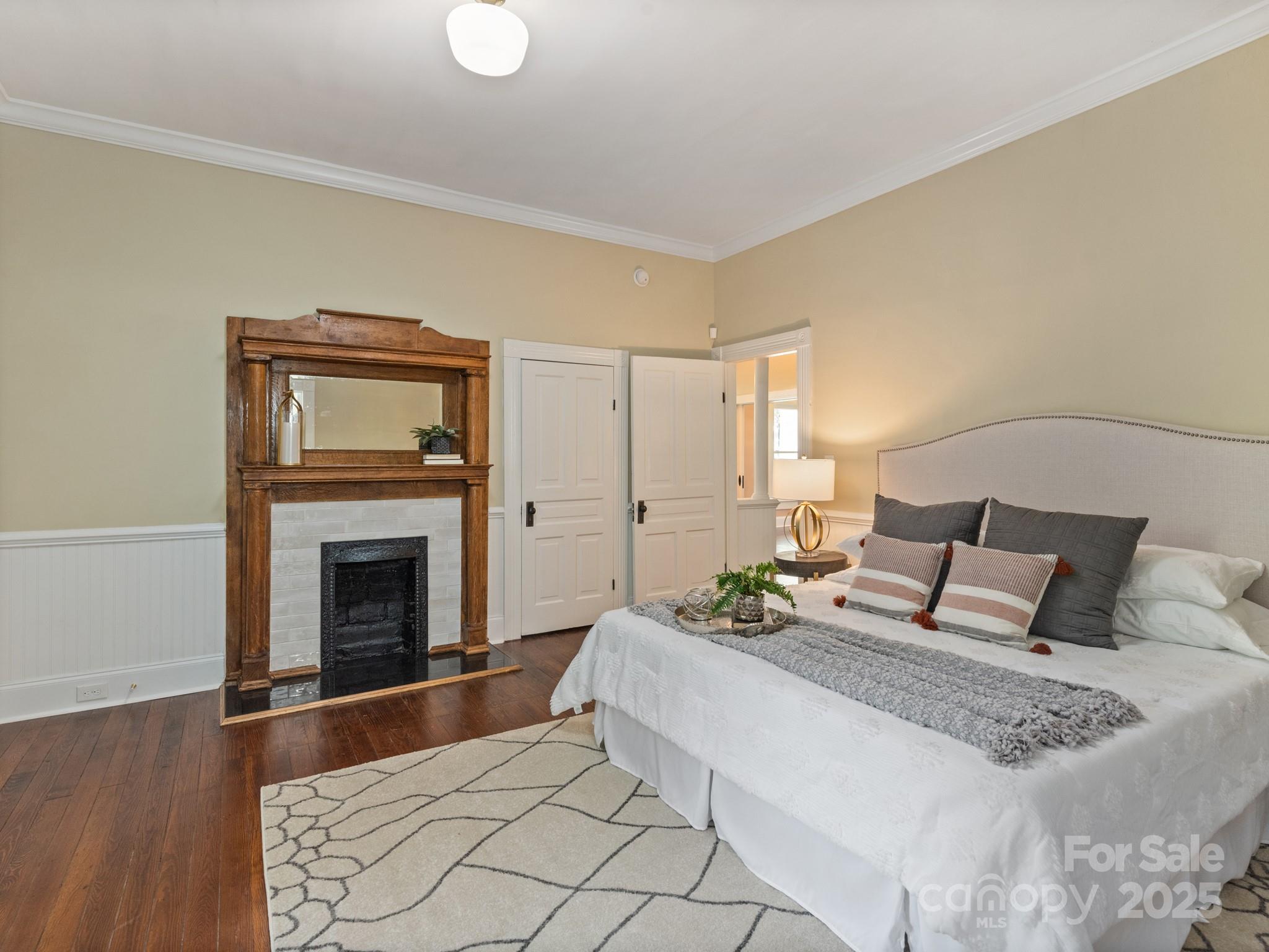 402 S Chester Street Property Photo 16