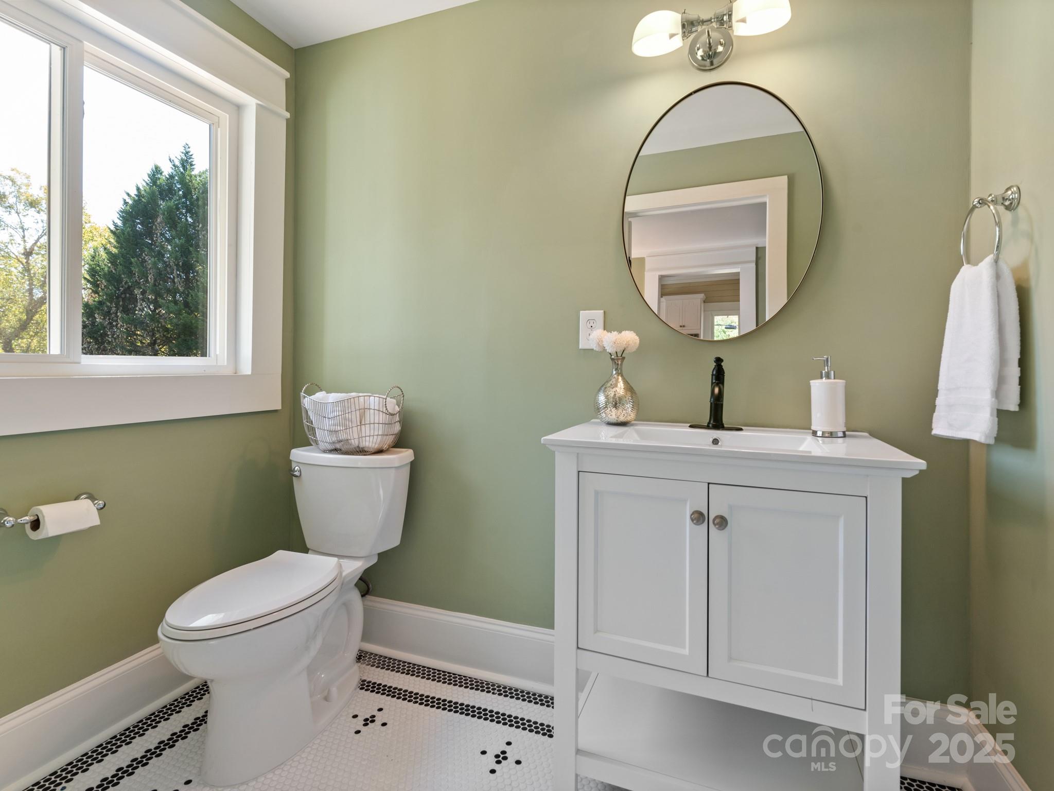 402 S Chester Street Property Photo 27