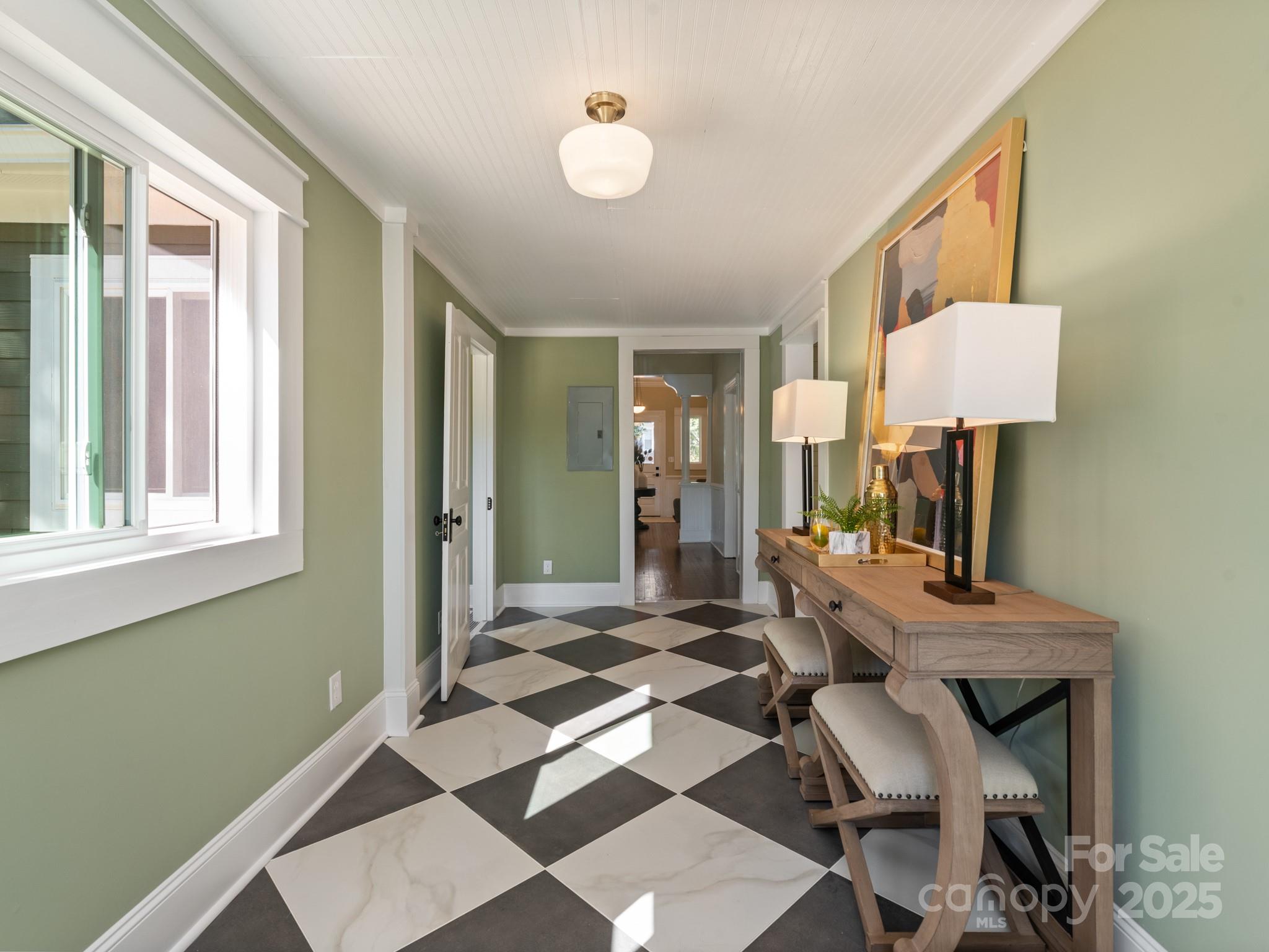 402 S Chester Street Property Photo 28