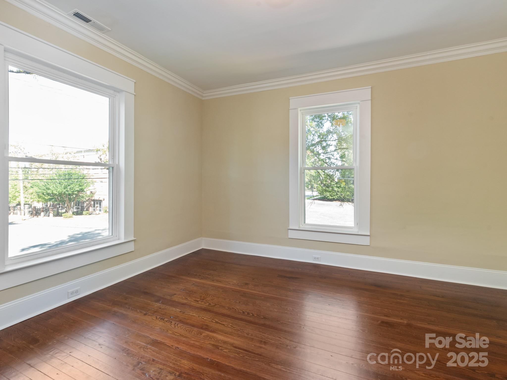 402 S Chester Street Property Photo 30