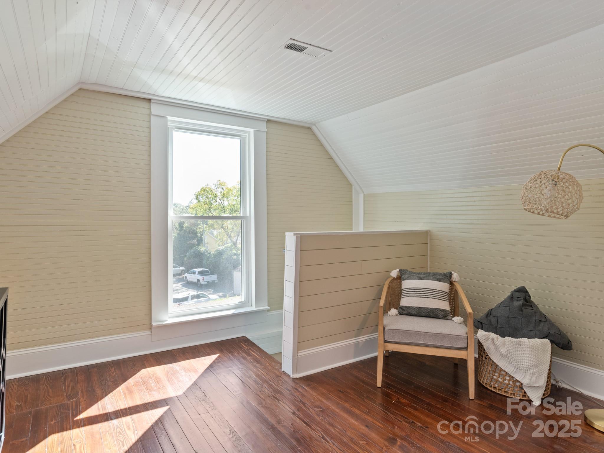 402 S Chester Street Property Photo 38