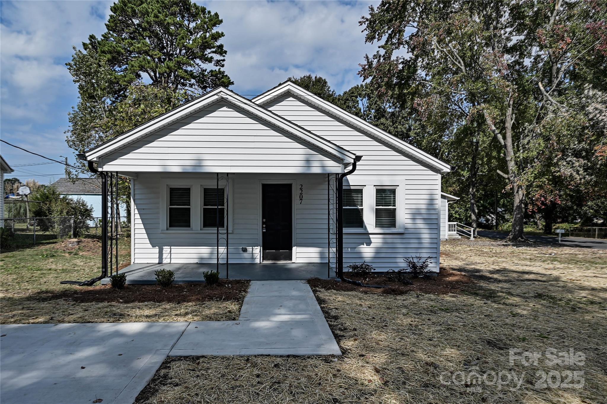 2207 S Gardner Street Property Photo 1