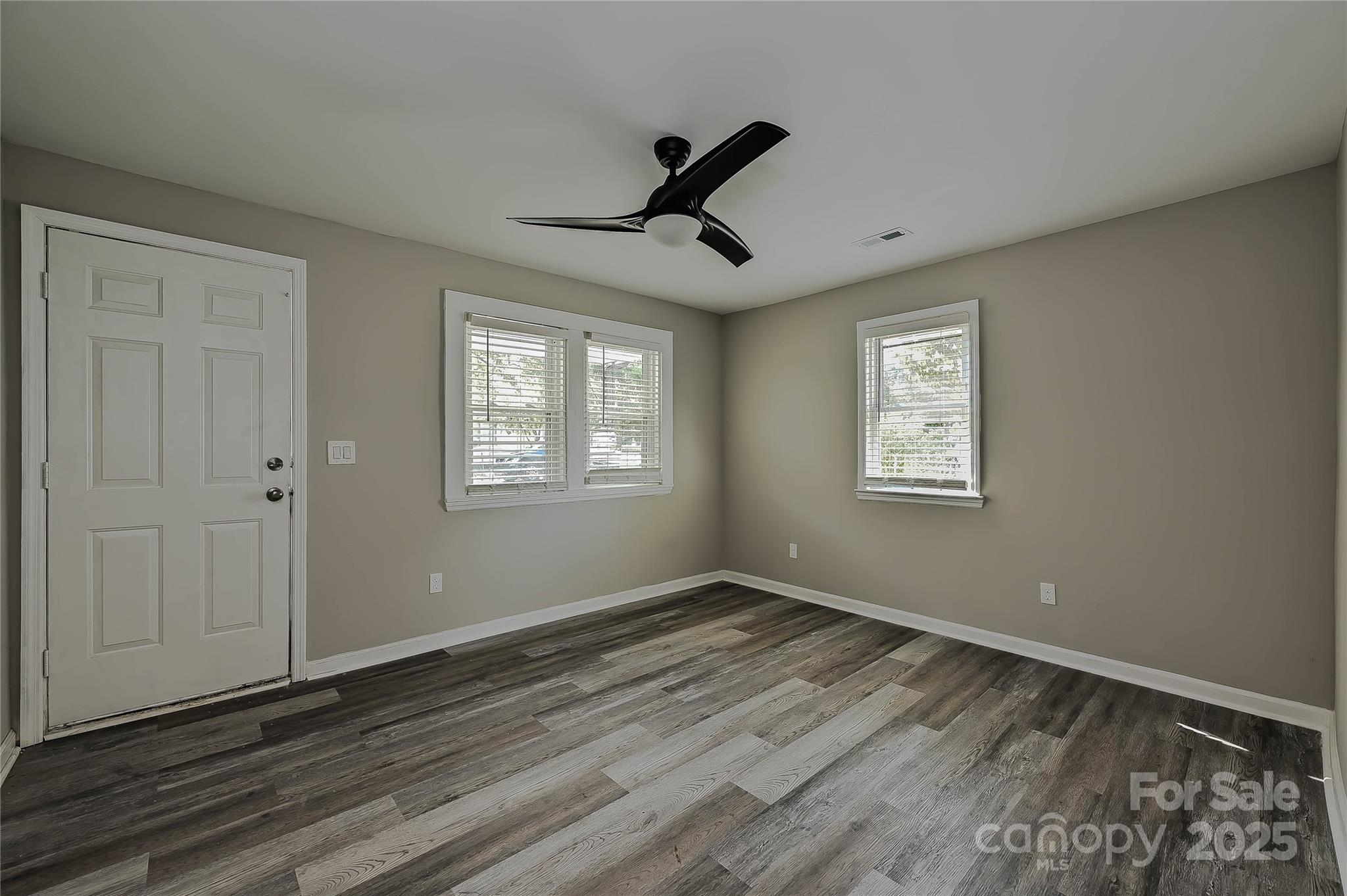 2207 S Gardner Street Property Photo 2