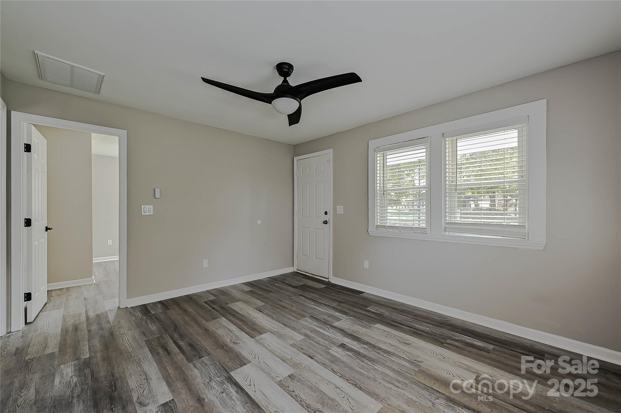 2207 S Gardner Street Property Photo 3