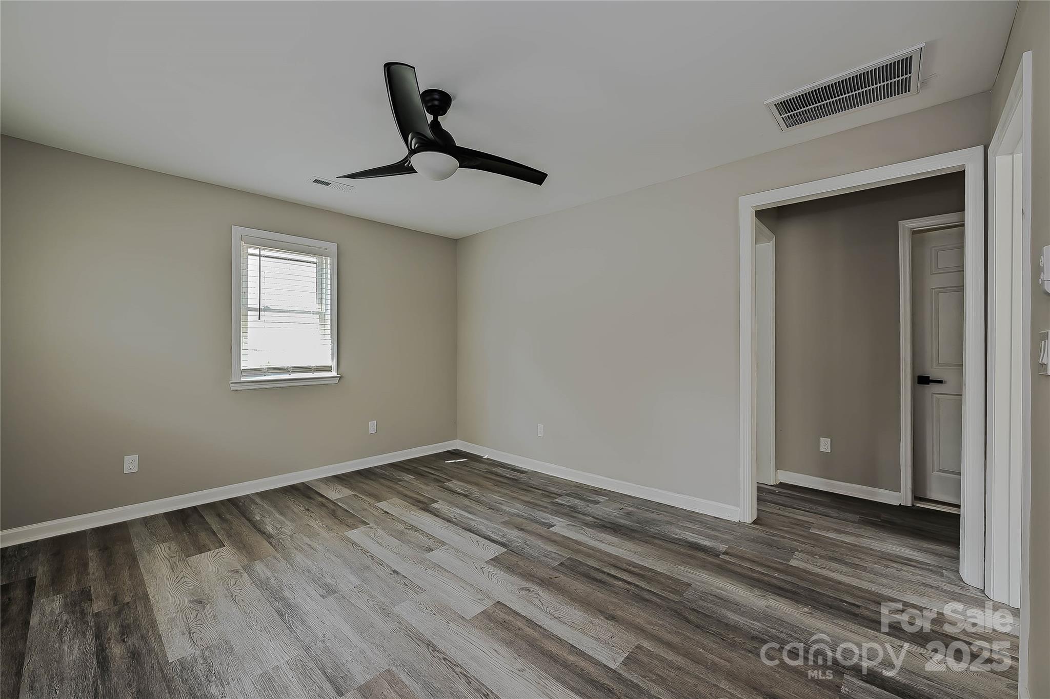 2207 S Gardner Street Property Photo 5