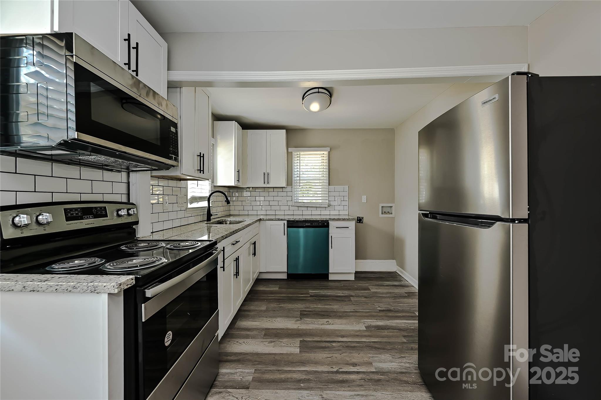 2207 S Gardner Street Property Photo 7